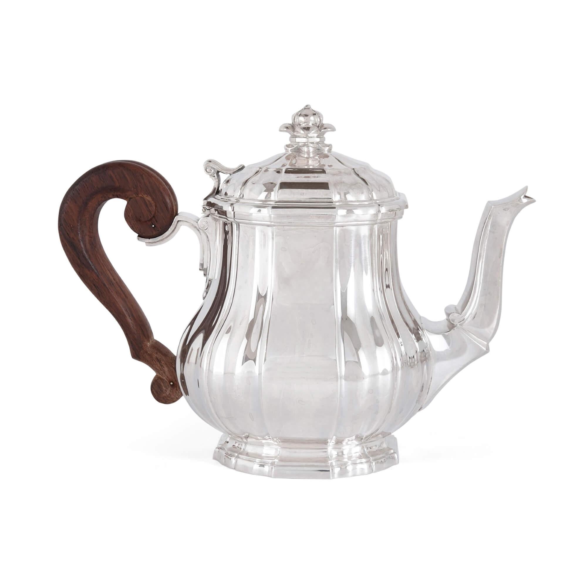 Antikes achtteiliges Silber-Kaffee- und Teeservice von Ttard im Angebot 1