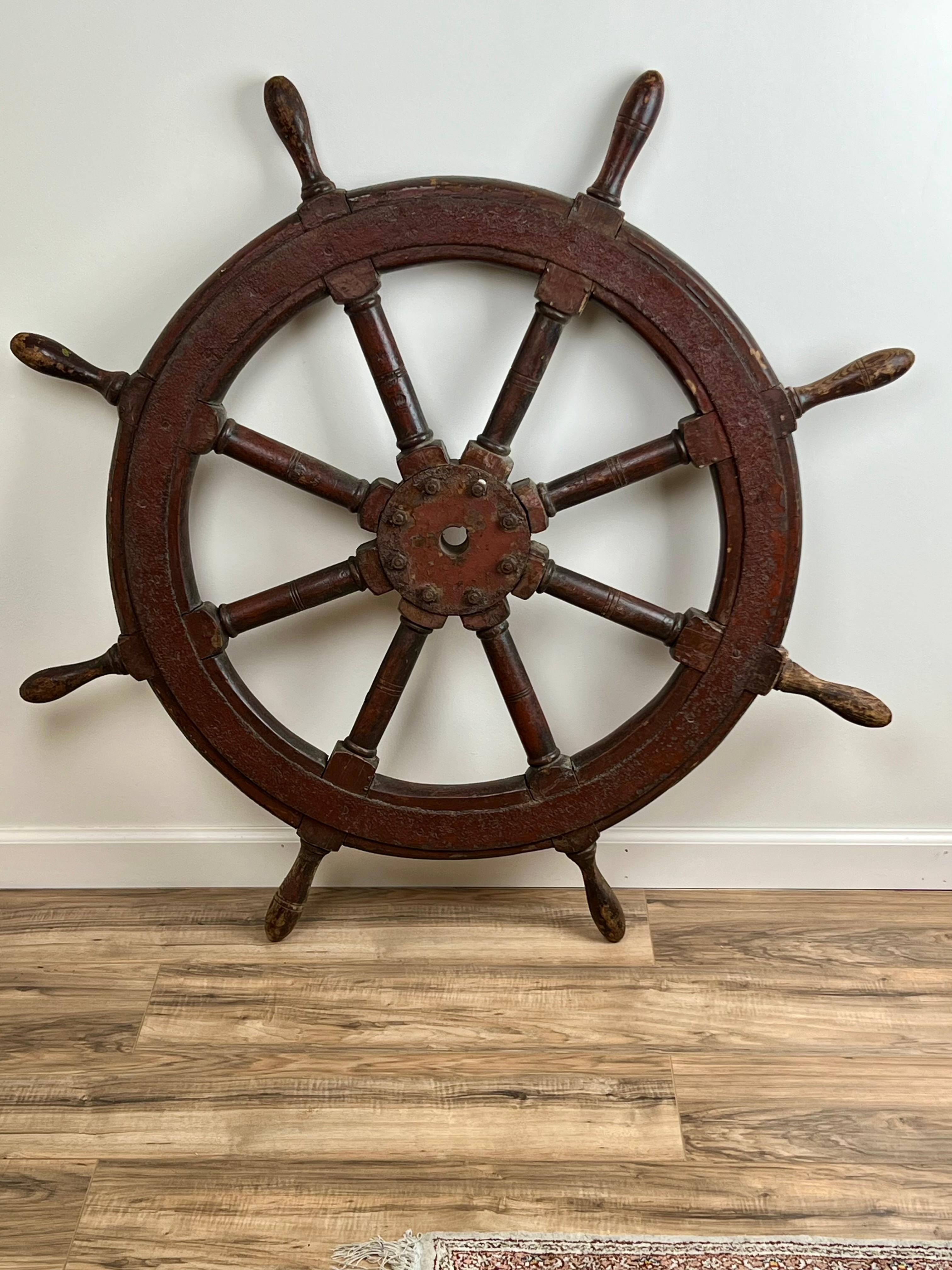 Roue de bateau ancienne à huit branches en acajou et en fer, estampillée 