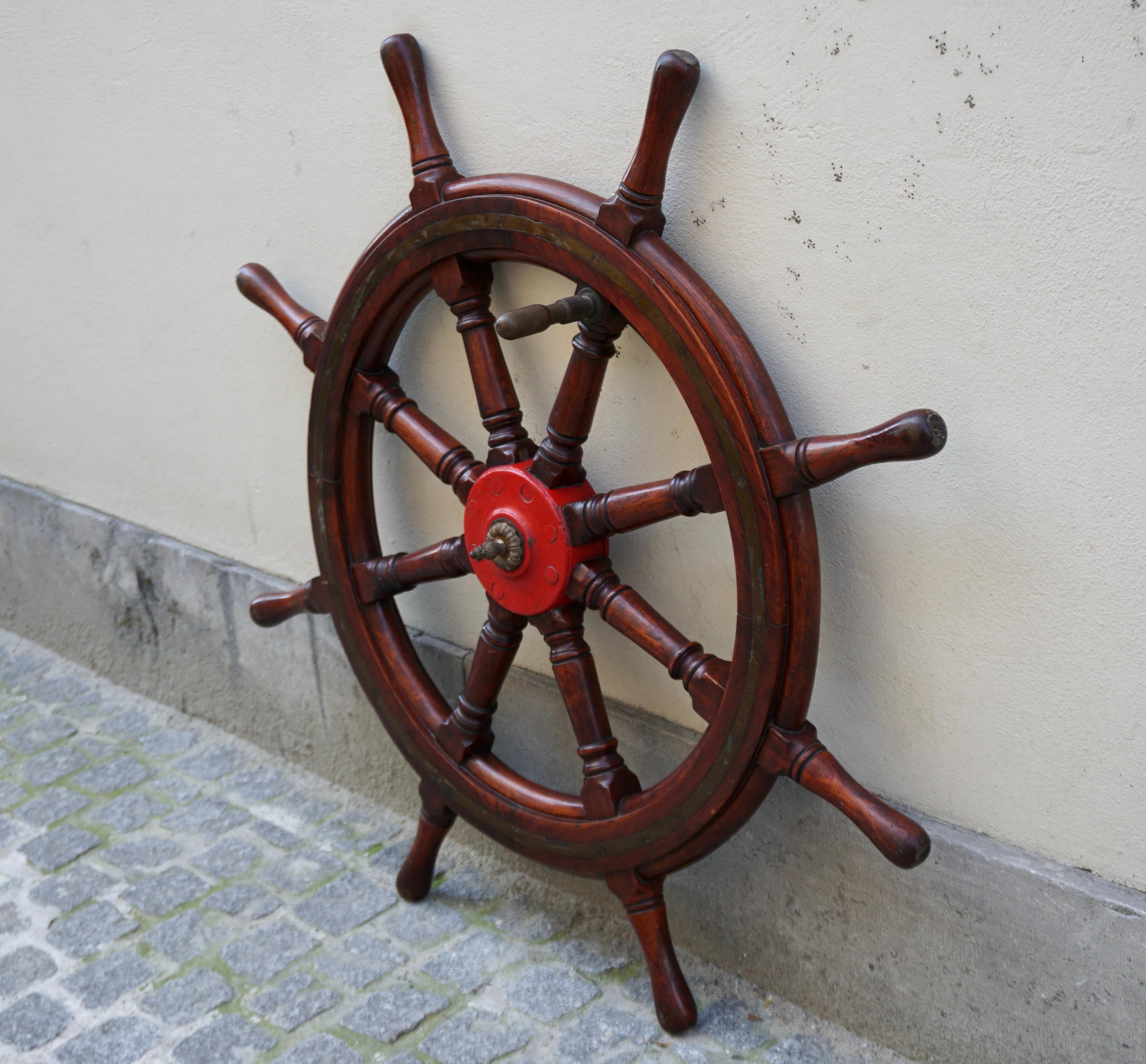 Antike achtflammige Mahagoni-Schiffsboot-Steeringrad, nautische maritime Schifffahrt im Zustand „Gut“ im Angebot in Antwerp, BE