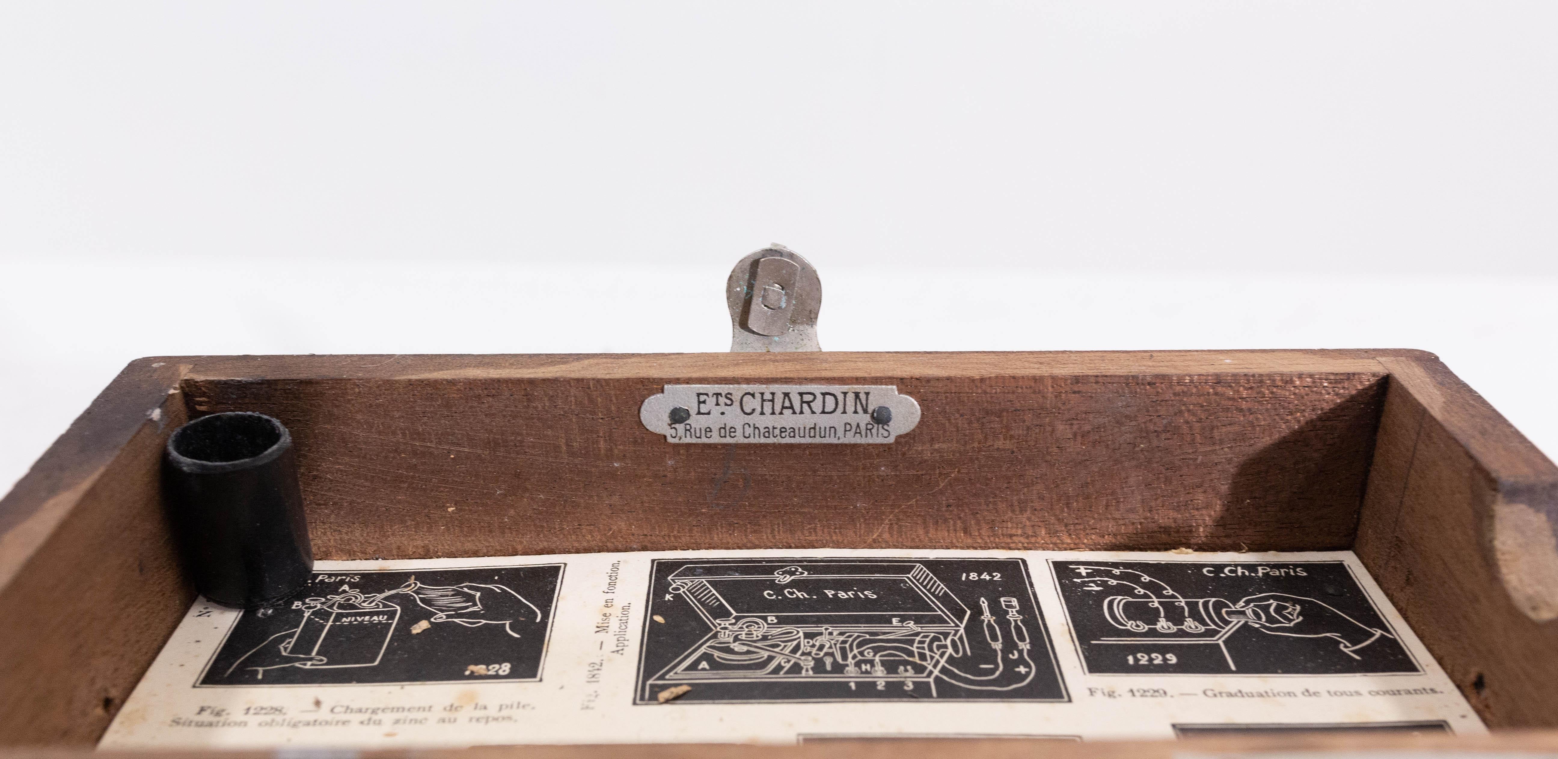 Antique Electromedical Device from Chardin in Wooden Case, France, circa 1910 For Sale 1