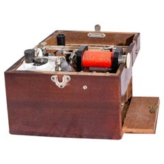 Antico dispositivo elettromedicale di Chardin con custodia in legno, Francia, 1910 circa