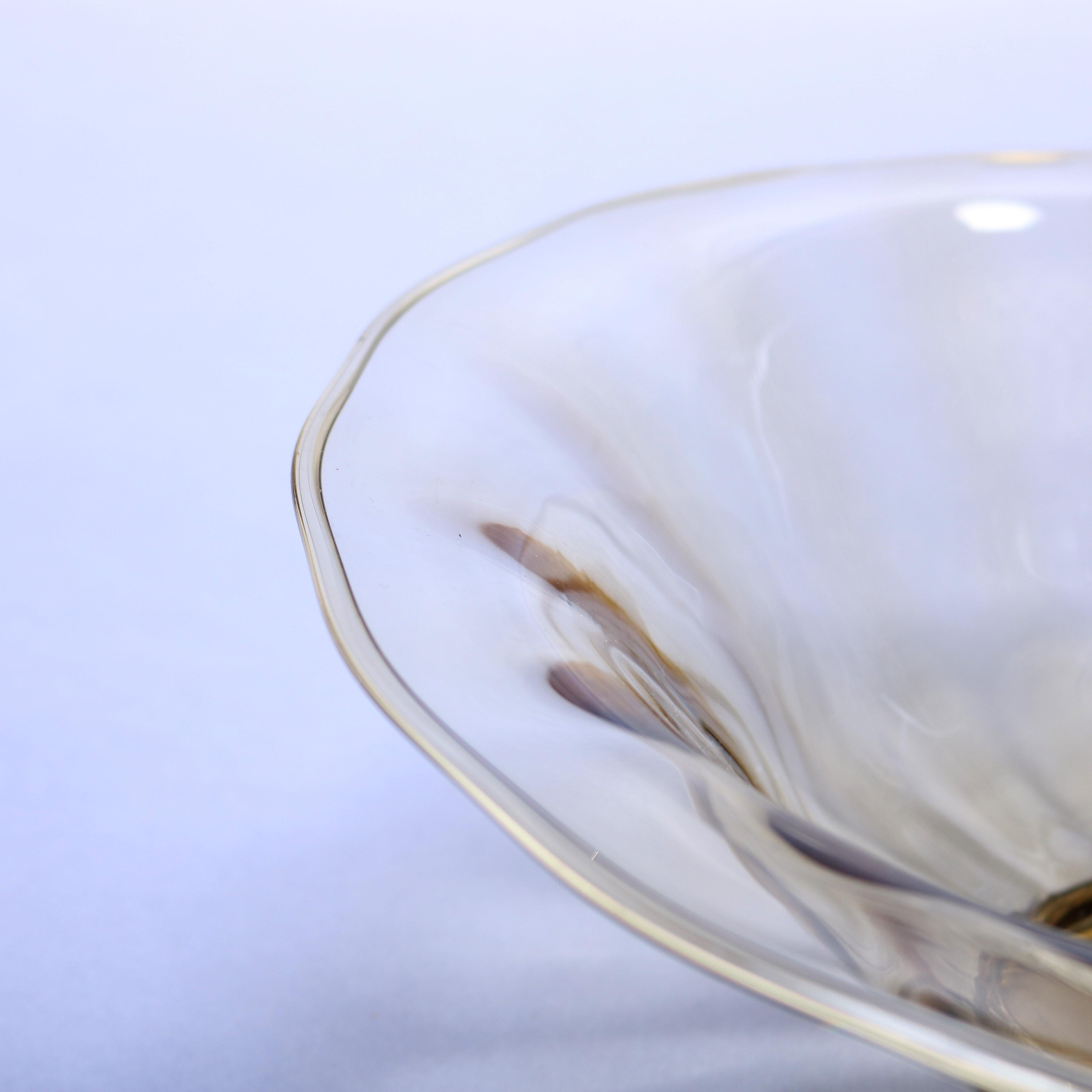 Antique Elegant Amber Glass Flared Center Bowl, circa 1920 1