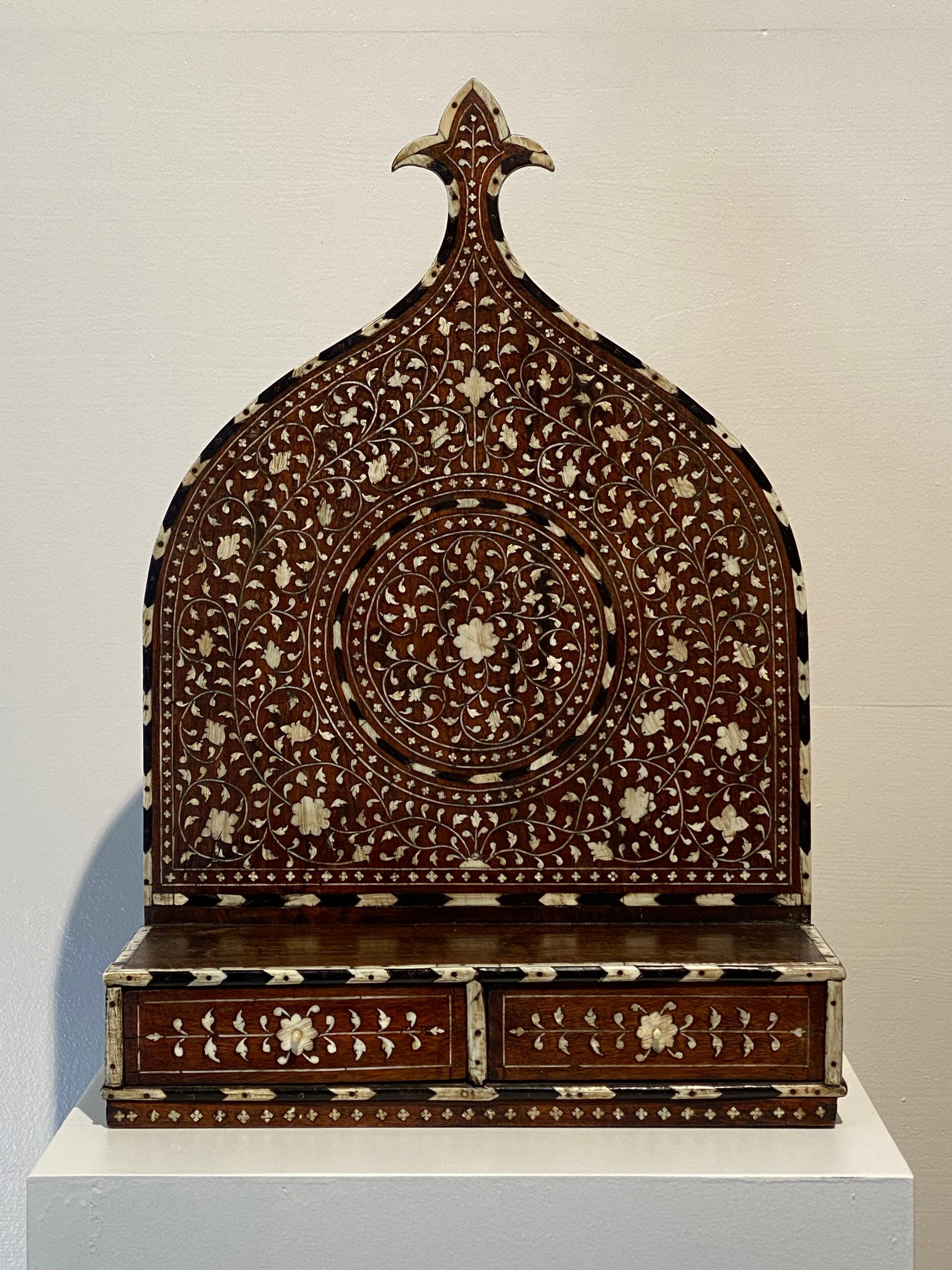Antique and rare Anglo-indian Display Object with 2 small drawers,
the object has the typical anglo-Indian decorations and design,
good old patina of the wood and Mother of Pearl and bone inlay,
very decorative object to be integrated in your