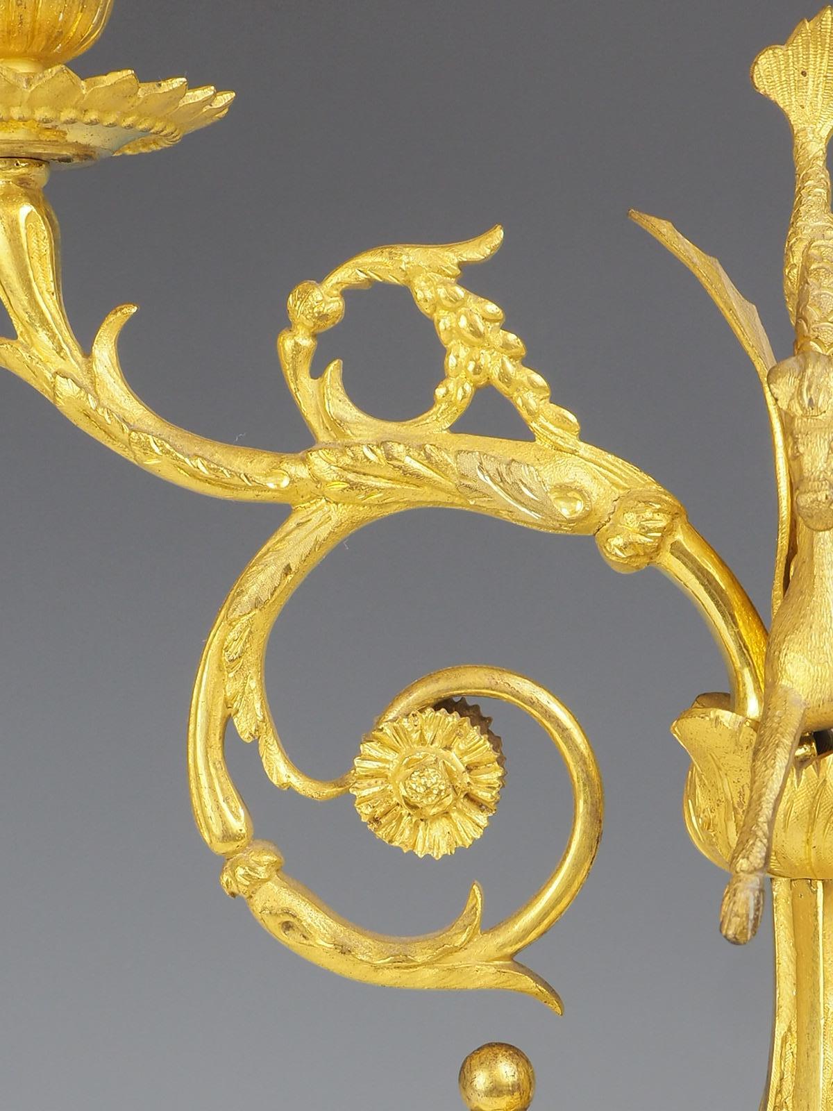 Antiker eleganter Kandelaber aus vergoldeter Bronze und Goldbronze im Angebot 9