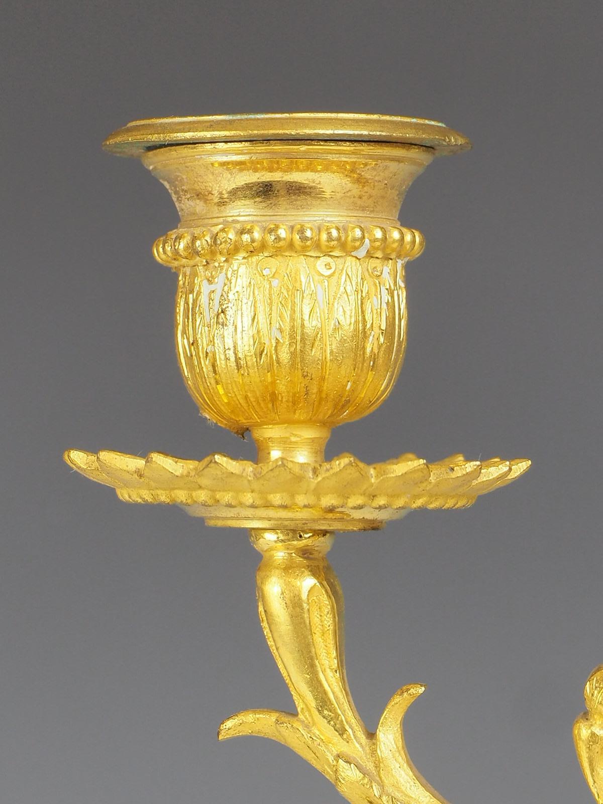 Antiker eleganter Kandelaber aus vergoldeter Bronze und Goldbronze im Angebot 10