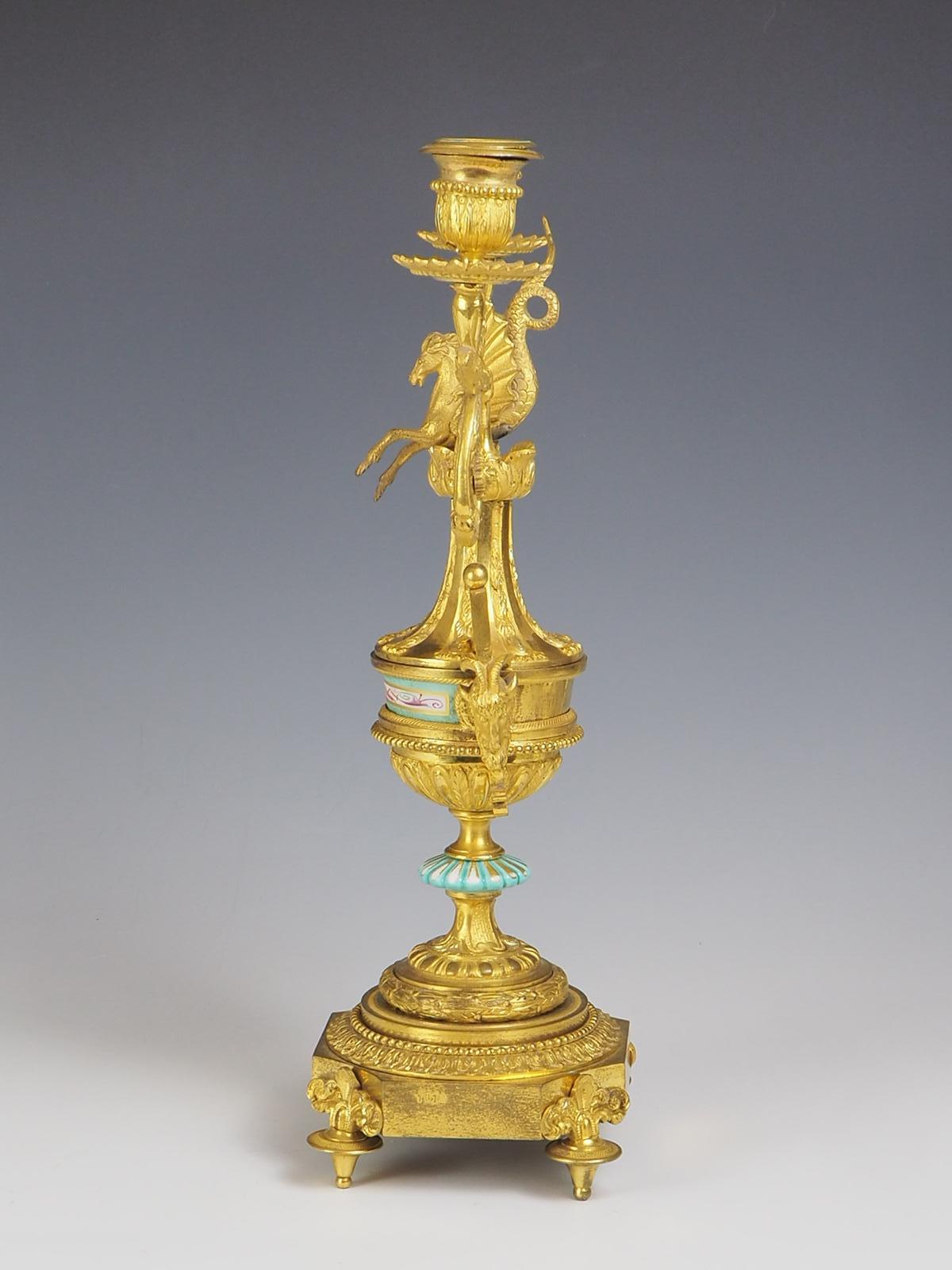 Antiker eleganter Kandelaber aus vergoldeter Bronze und Goldbronze im Zustand „Gut“ im Angebot in Lincoln, GB