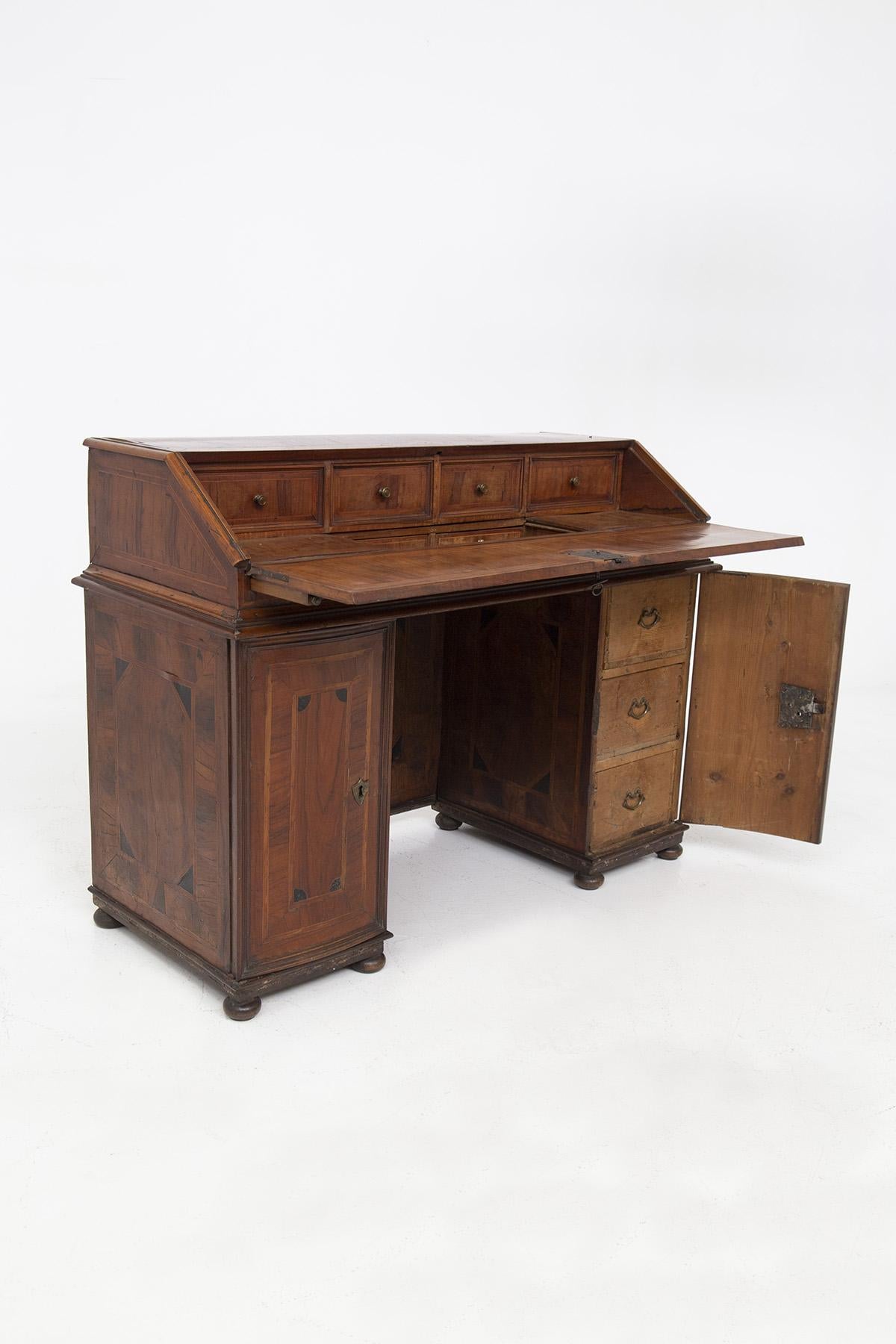 Elegante buró de madera antiguo en venta 5