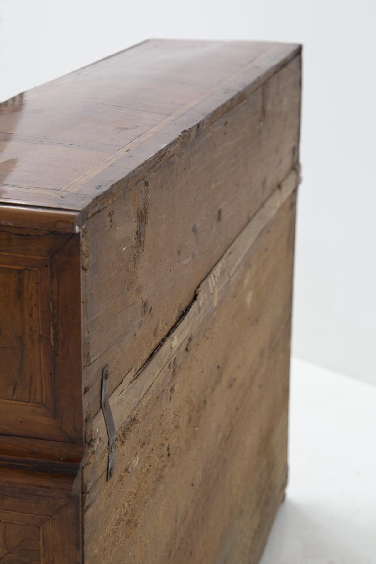 Elegante buró de madera antiguo Latón en venta