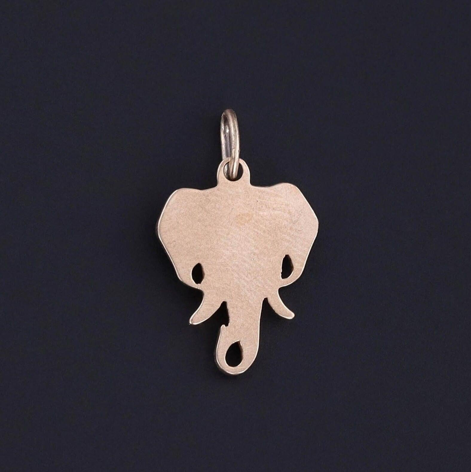 Taille simple Breloque éléphant ancienne en or 10 carats en vente