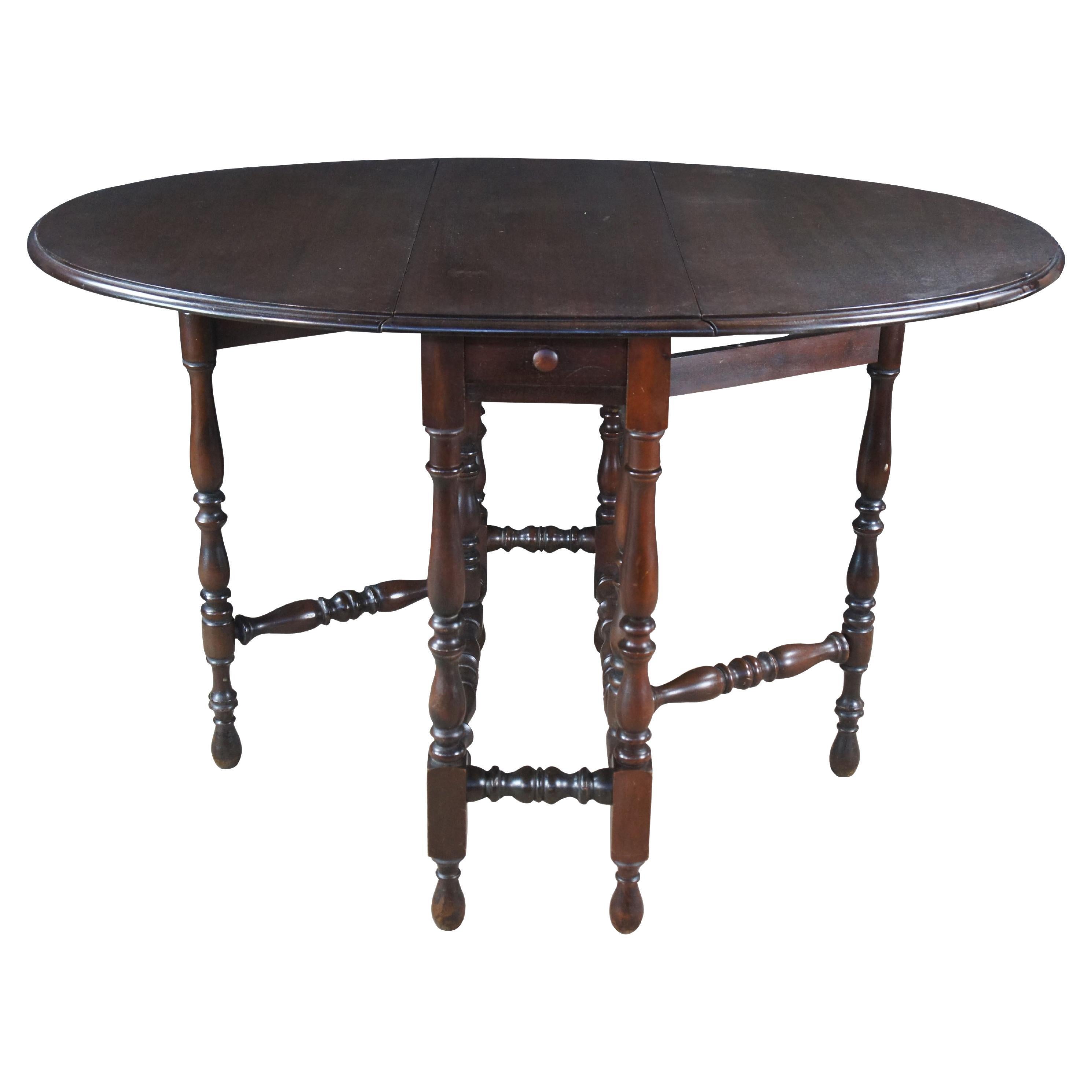 Antique Elite William 
Mary Style Walnut Oval Drop Leaf Gateleg Console Table en venta