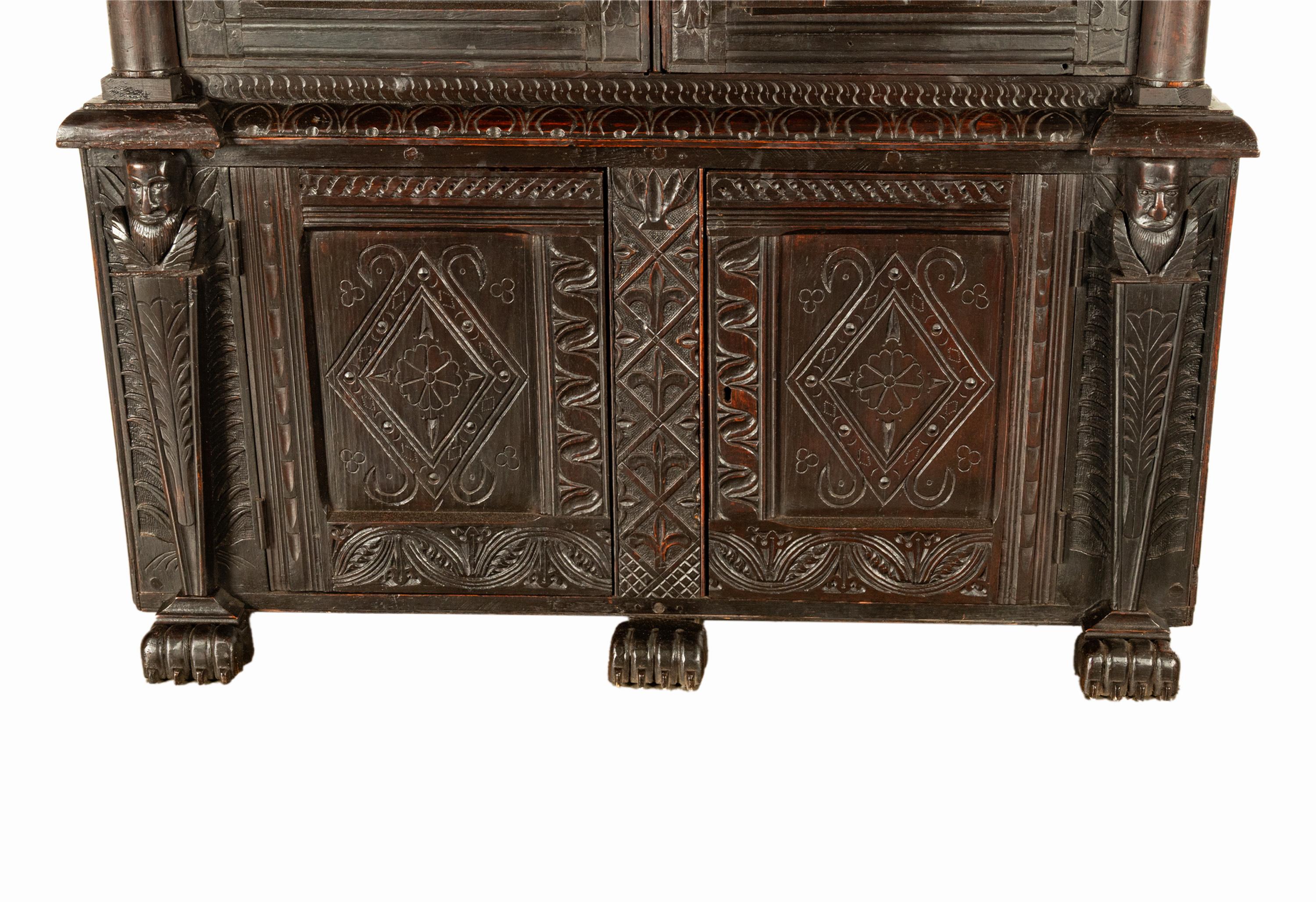 Antiguo armario isabelino tallado en madera de roble Armario de ama de llaves 1860 en venta 7