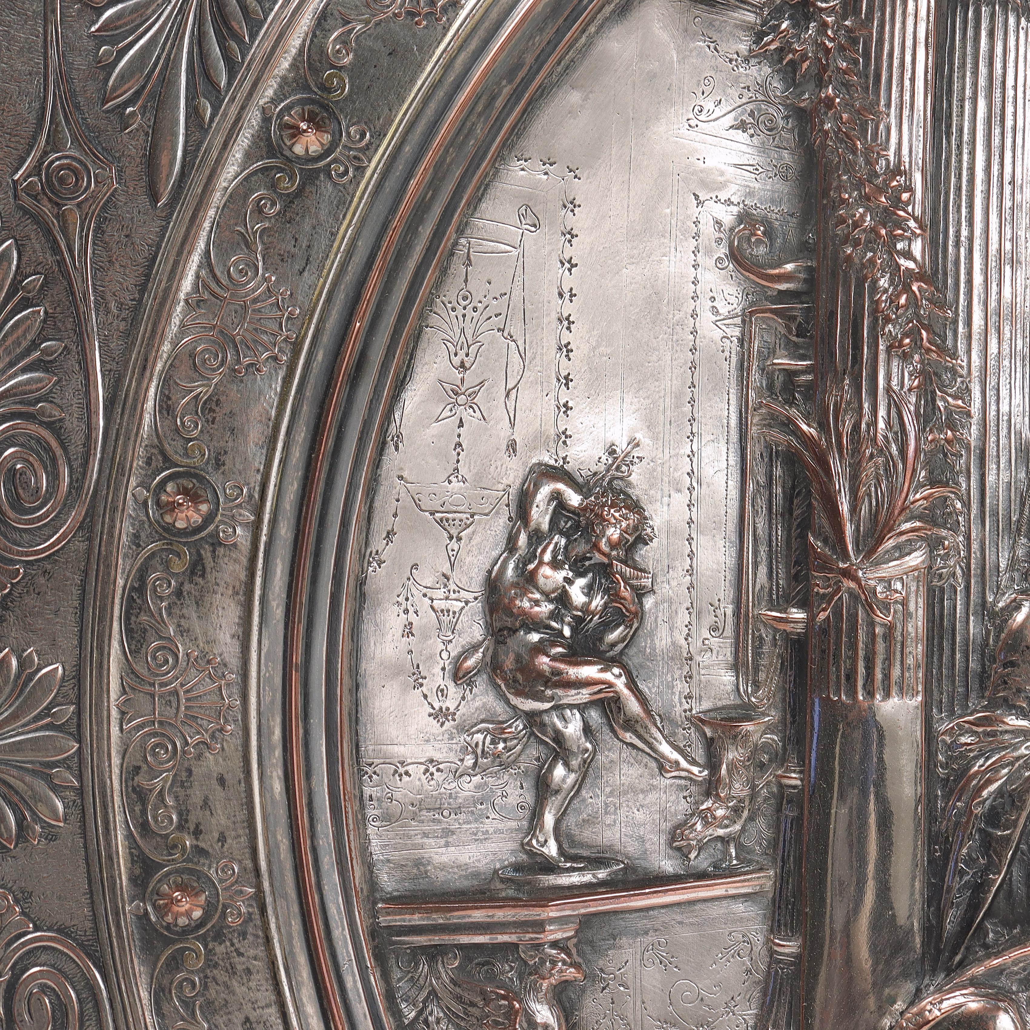 Assiette de présentation figurative ancienne en métal argenté Elkington Electrotype de Morel-Ladeuil Bon état - En vente à Philadelphia, PA