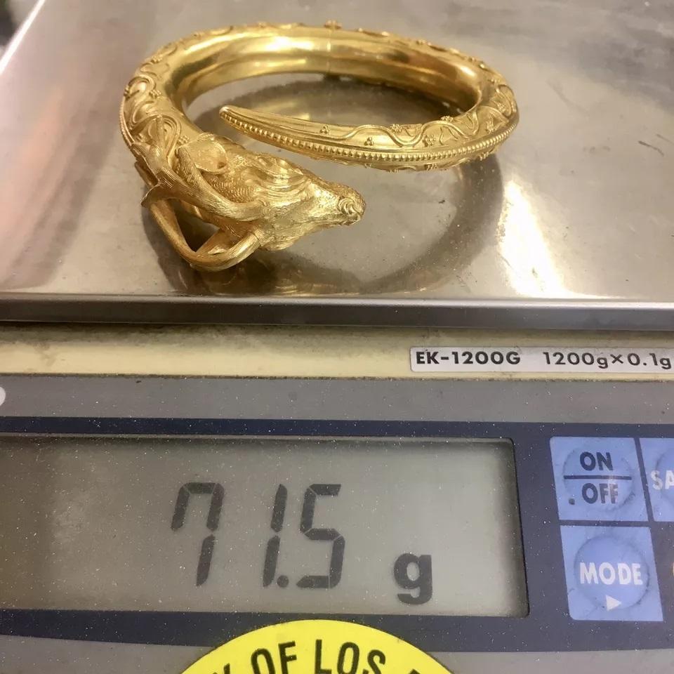 Antique Elk's Head Bypass Spring loaded Cuff Bracelet 22K Gold 71.5 Gram For Sale 6