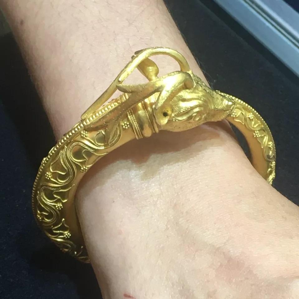 Antique Elk's Head Bypass Spring loaded Cuff Bracelet 22K Gold 71.5 Gram For Sale 9