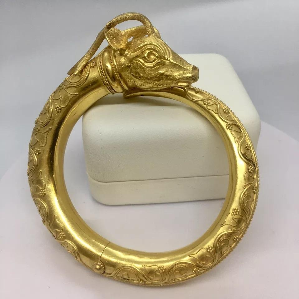 Antique Elk's Head Bypass Spring loaded Cuff Bracelet 22K Gold 71.5 Gram

Add a touch of vintage charm to your collection with this stunning antique Elk's Head Bypass Spring loaded Cuff Bracelet. Crafted from 22k gold, this bracelet is a true