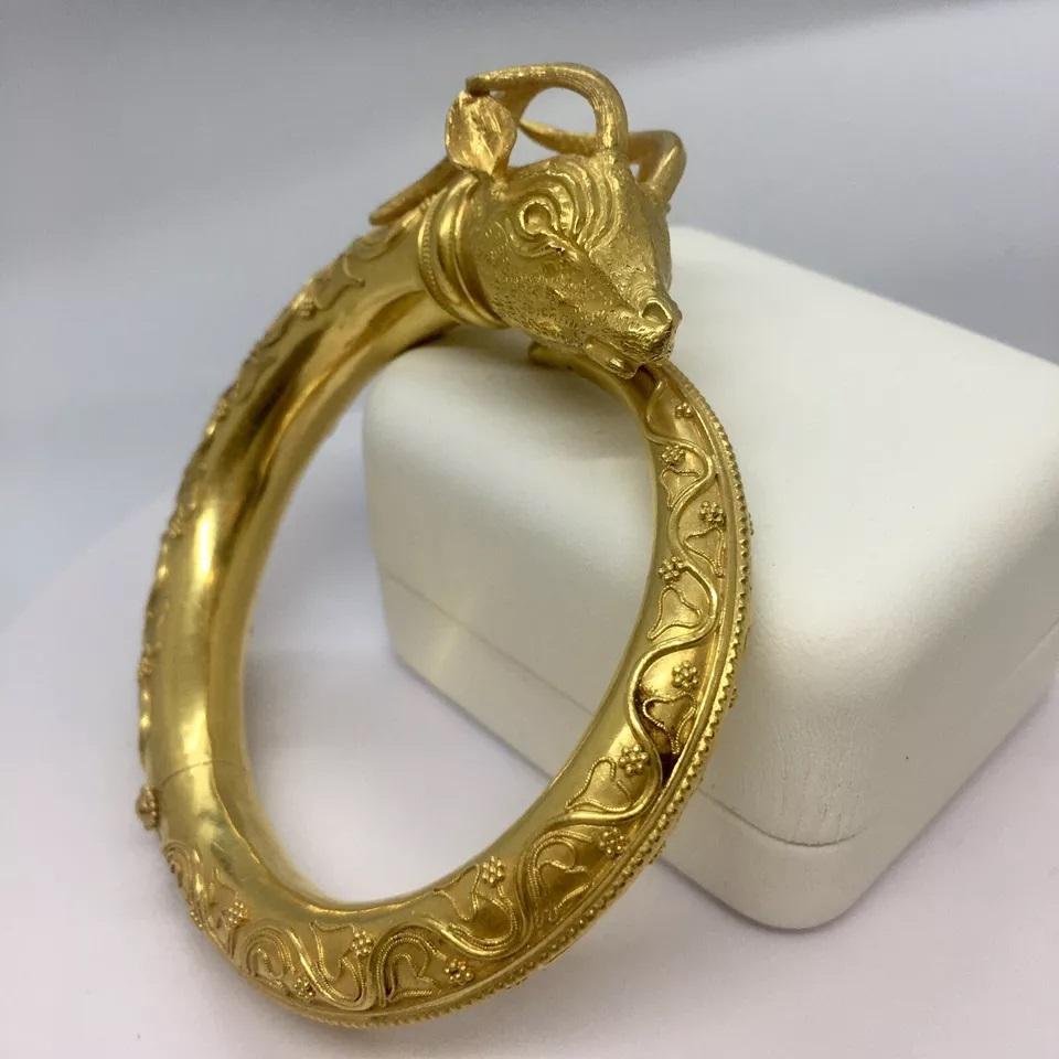 Women's Antique Elk's Head Bypass Spring loaded Cuff Bracelet 22K Gold 71.5 Gram For Sale