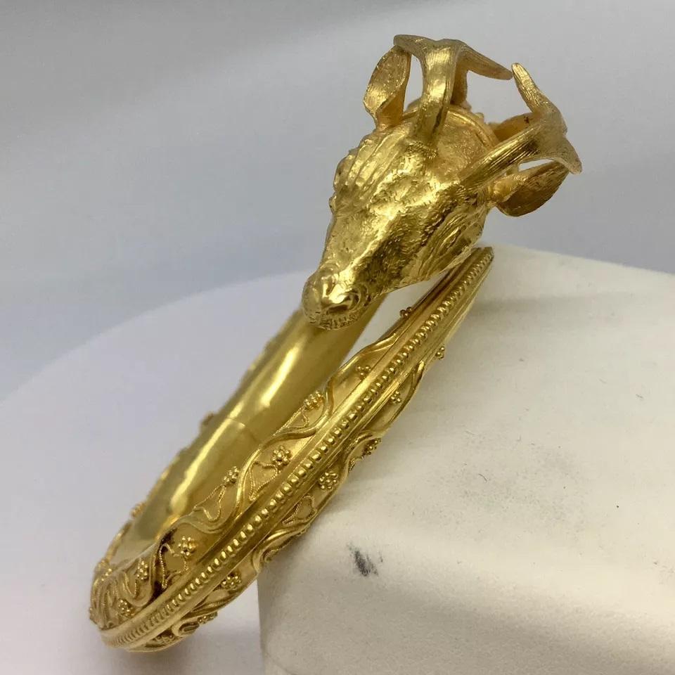 Antique Elk's Head Bypass Spring loaded Cuff Bracelet 22K Gold 71.5 Gram For Sale 4