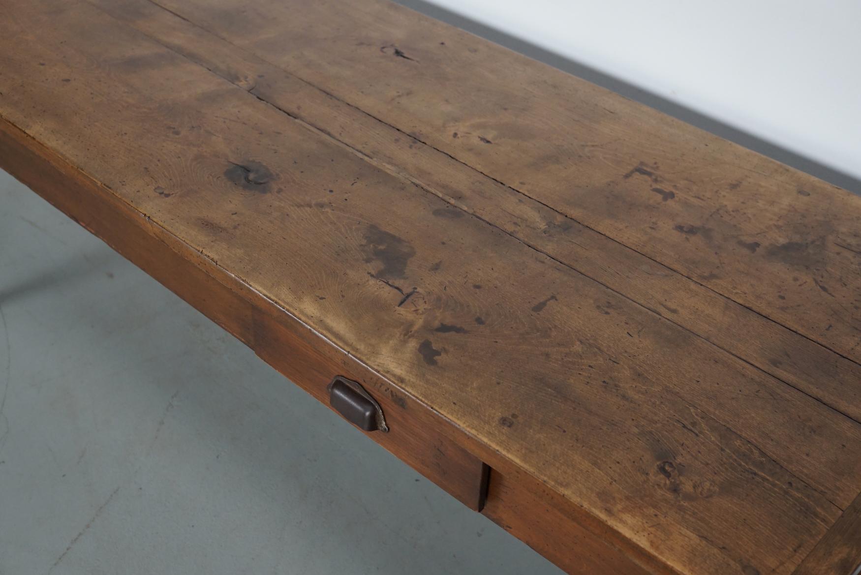 Ancienne table à manger de ferme rustique française du 19ème siècle en orme en vente 5