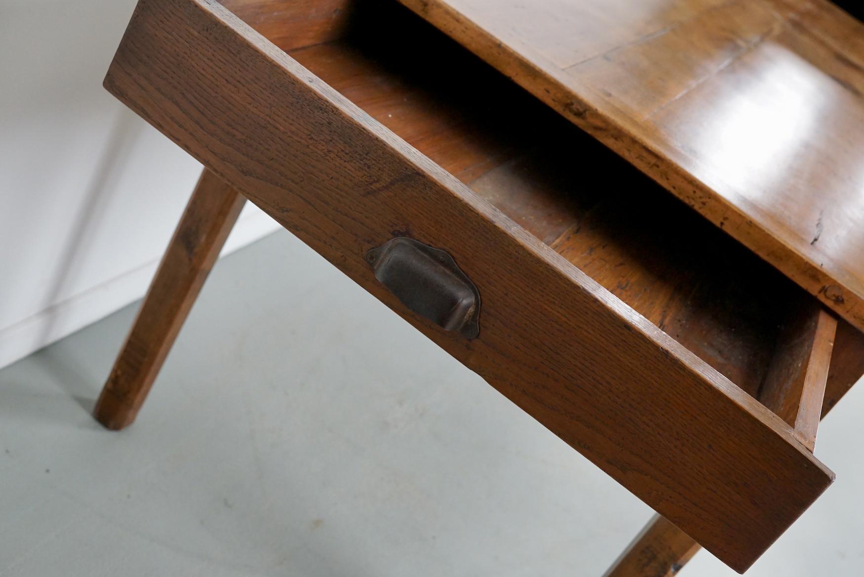 Ancienne table à manger de ferme rustique française du 19ème siècle en orme en vente 7