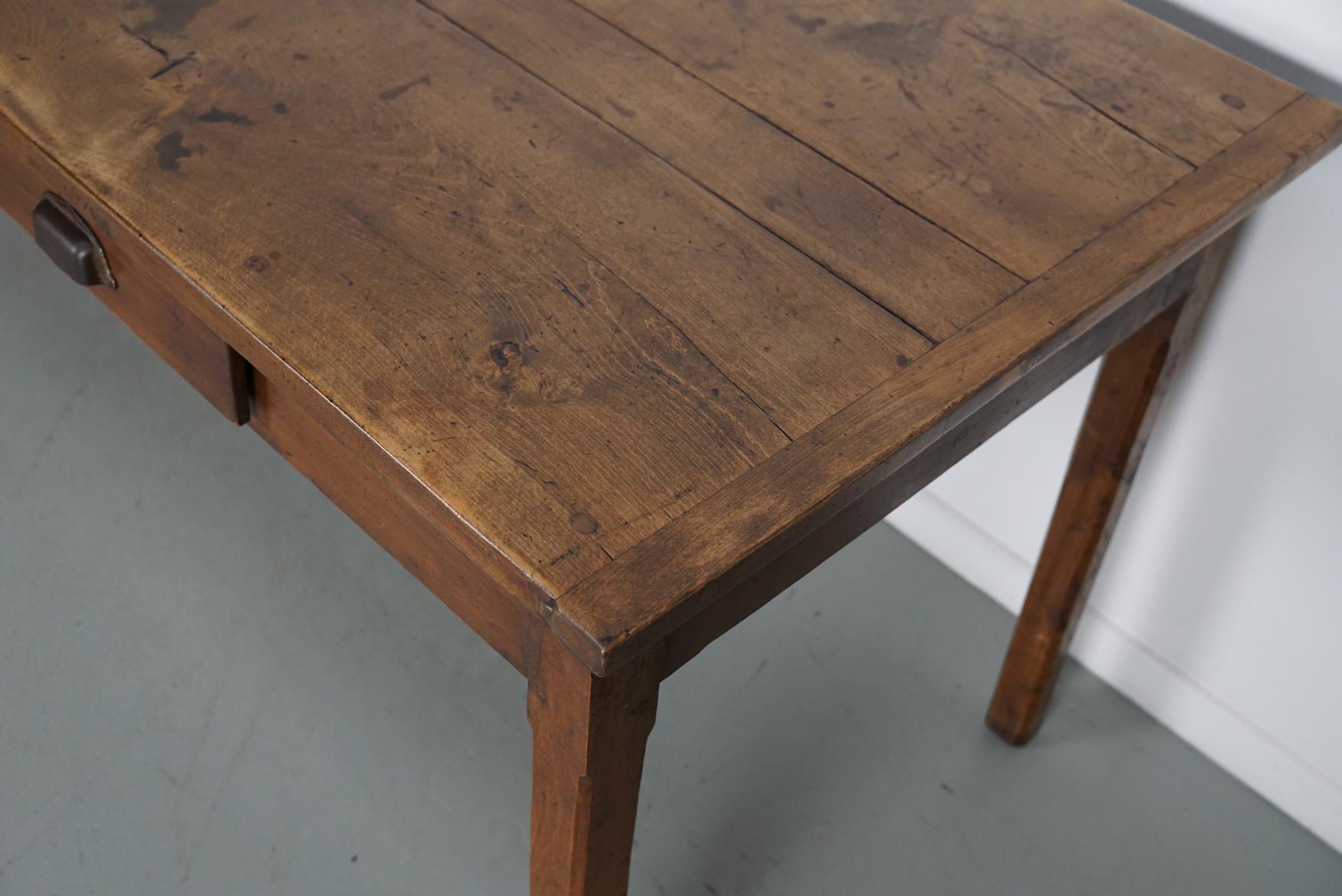 XIXe siècle Ancienne table à manger de ferme rustique française du 19ème siècle en orme en vente