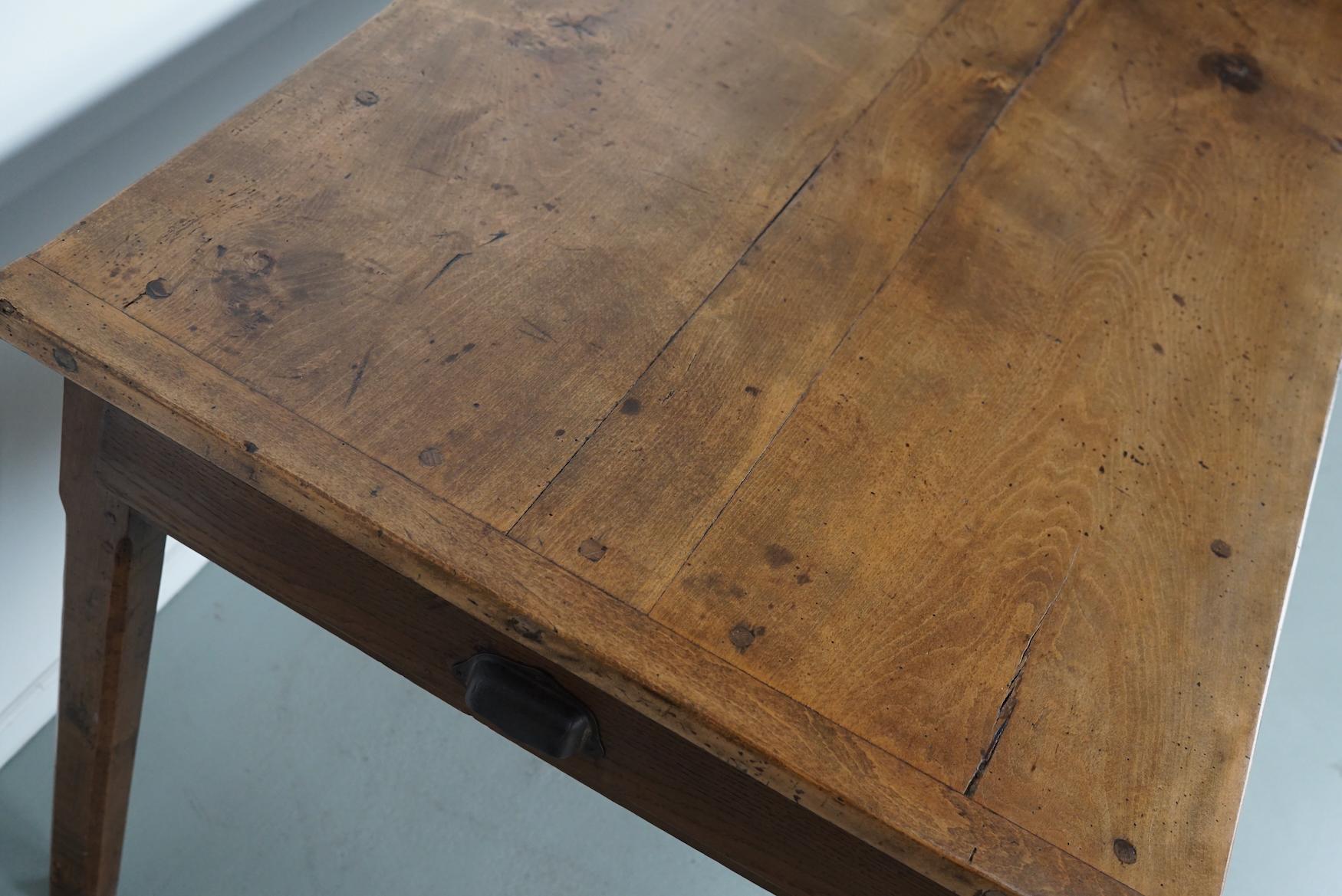 Orme Ancienne table à manger de ferme rustique française du 19ème siècle en orme en vente