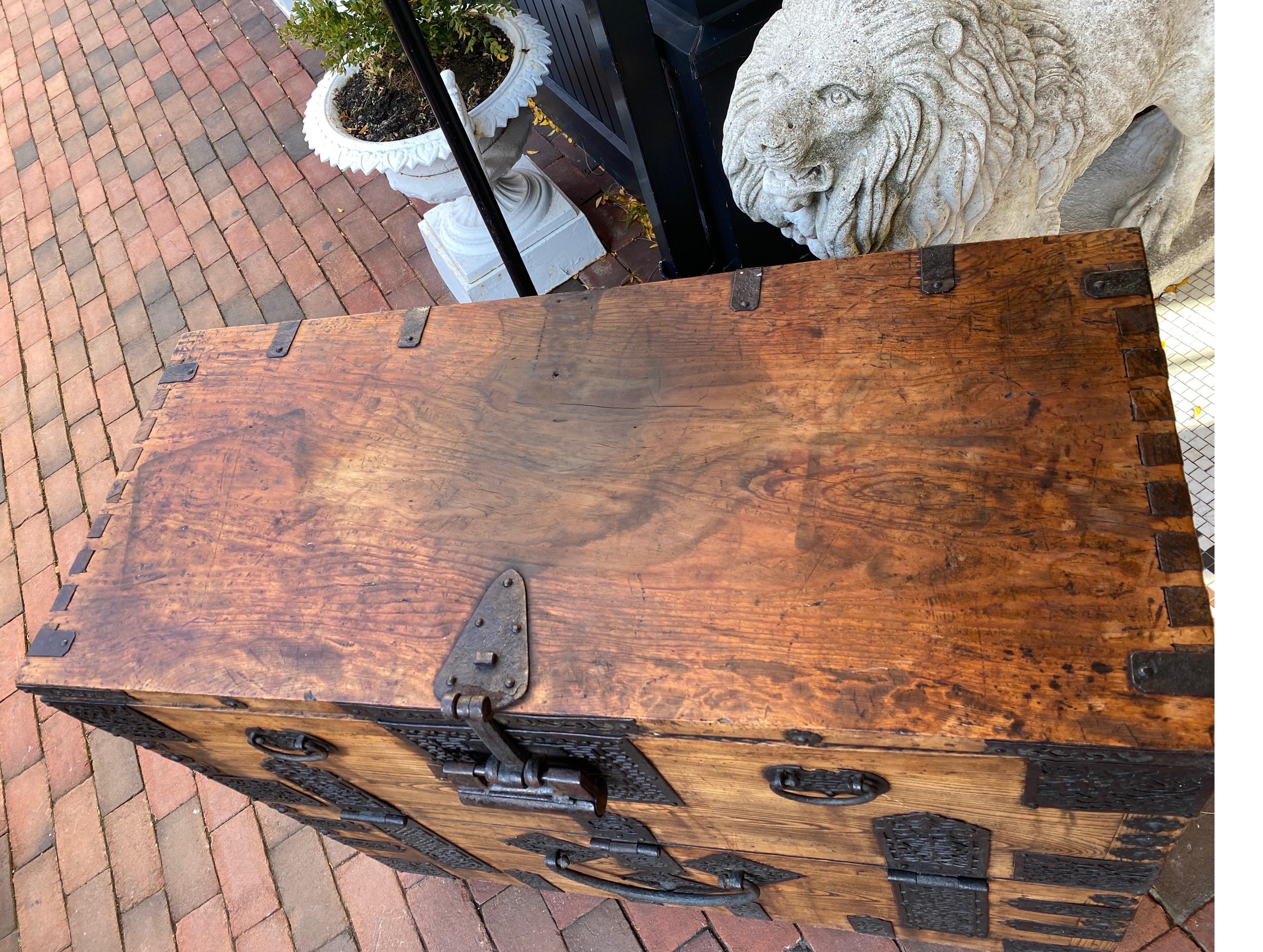 Antique Elm and Iron Korean Chest, Circa 1880 In Good Condition For Sale In Lambertville, NJ