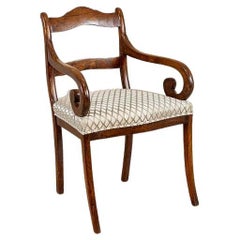 Fauteuil ancien en orme du début du 20e siècle, tapissé de beige