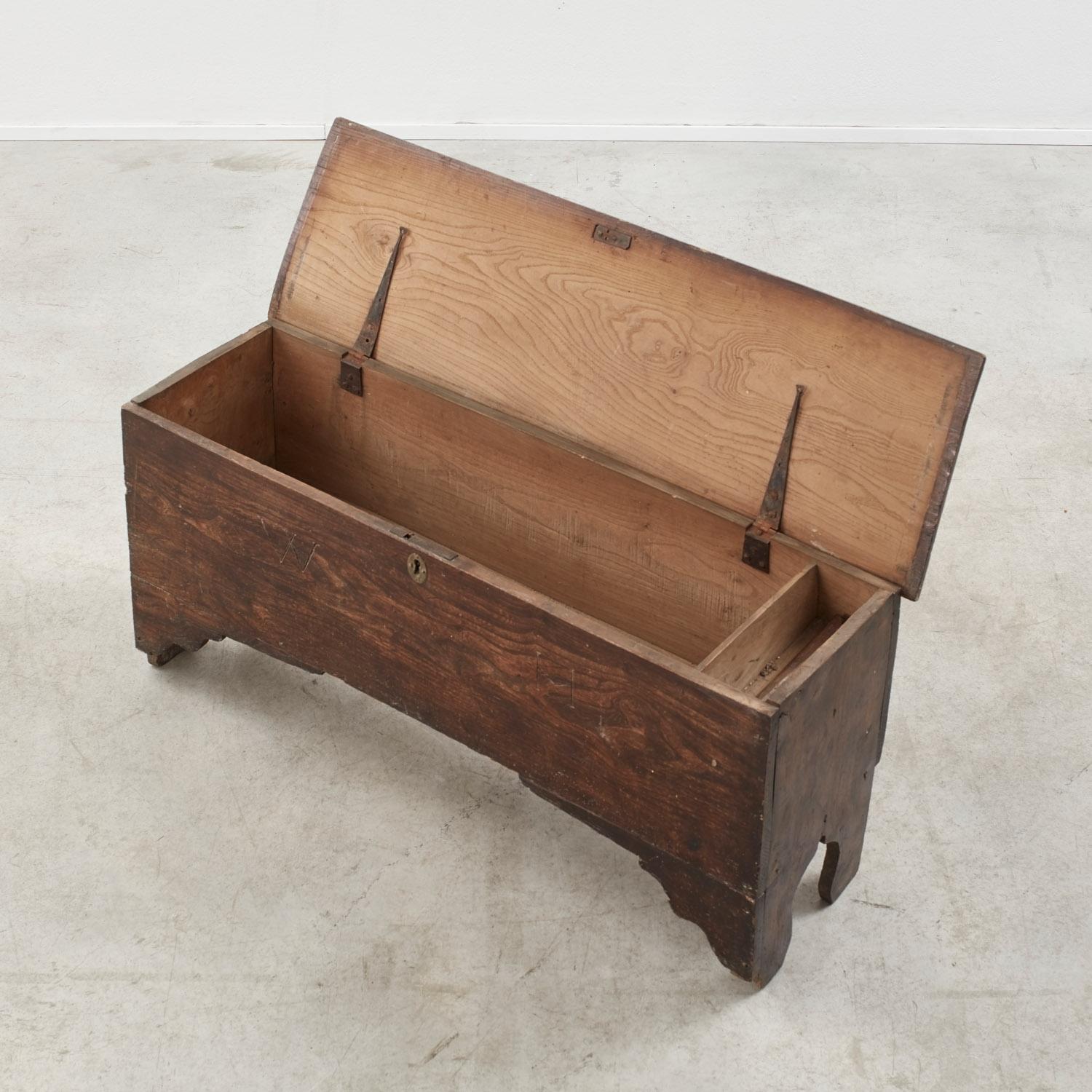 Olmo Antico forziere in olmo - Regno Unito, XVII secolo in vendita