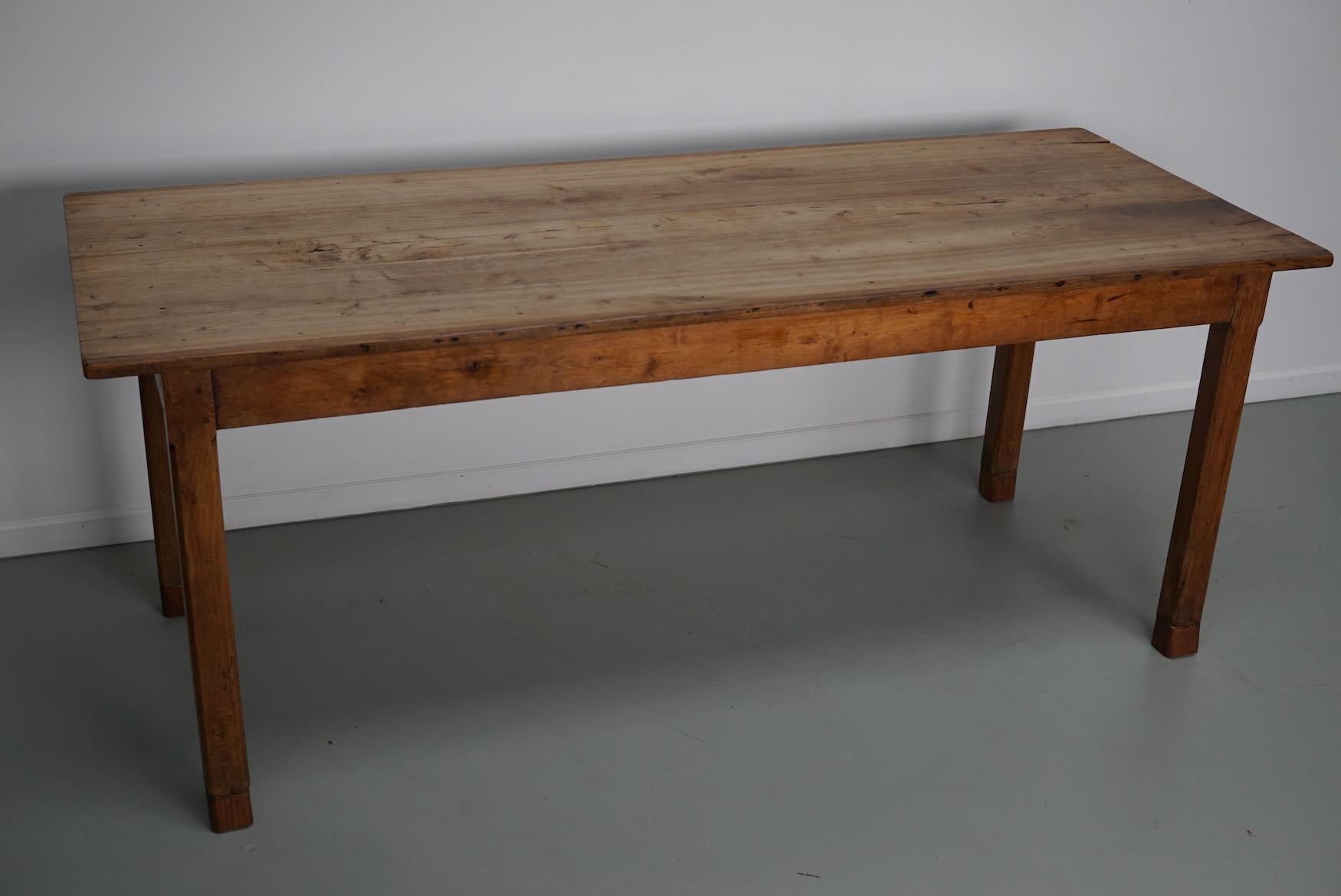 Table de salle à manger rustique française en orme du début du 20e siècle en vente 4