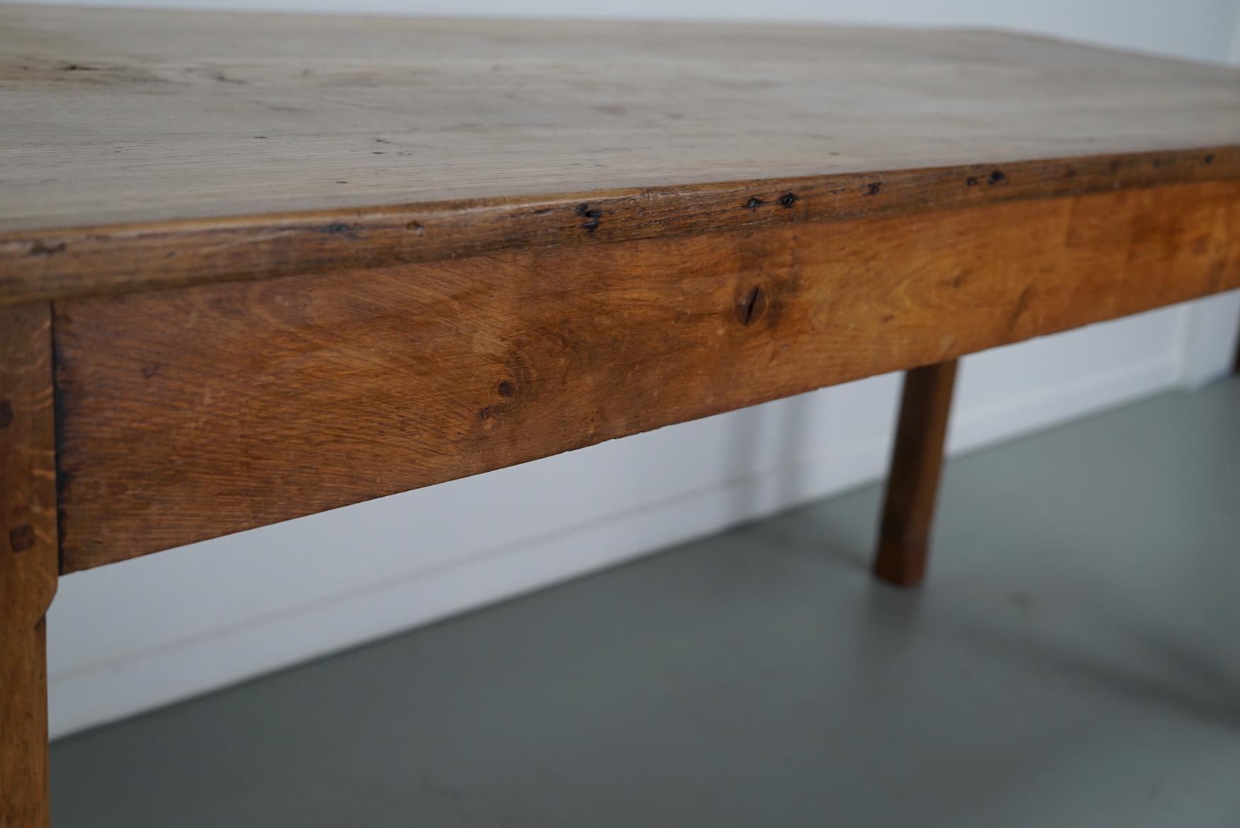 Table de salle à manger rustique française en orme du début du 20e siècle en vente 7