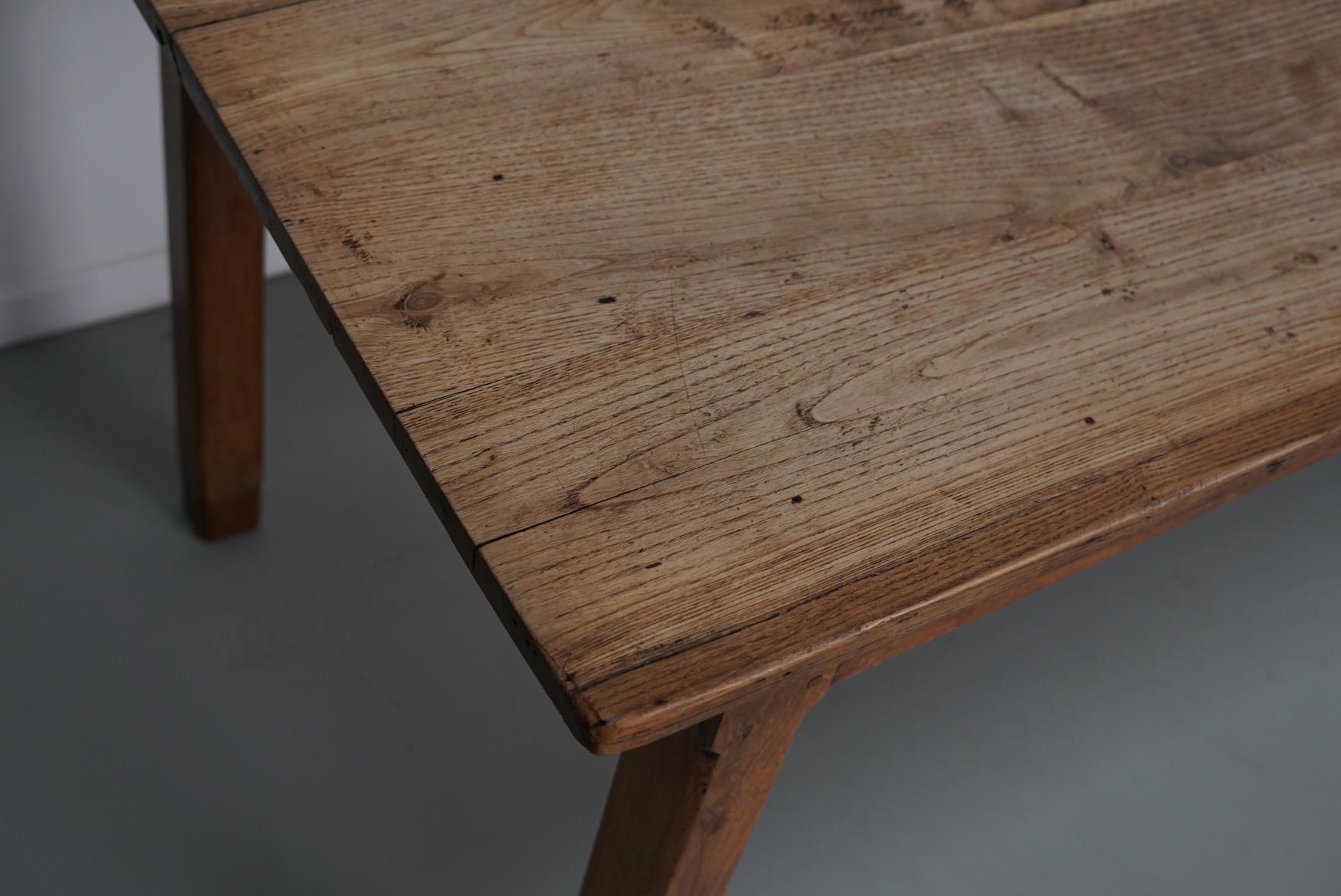 Table de salle à manger rustique française en orme du début du 20e siècle en vente 8