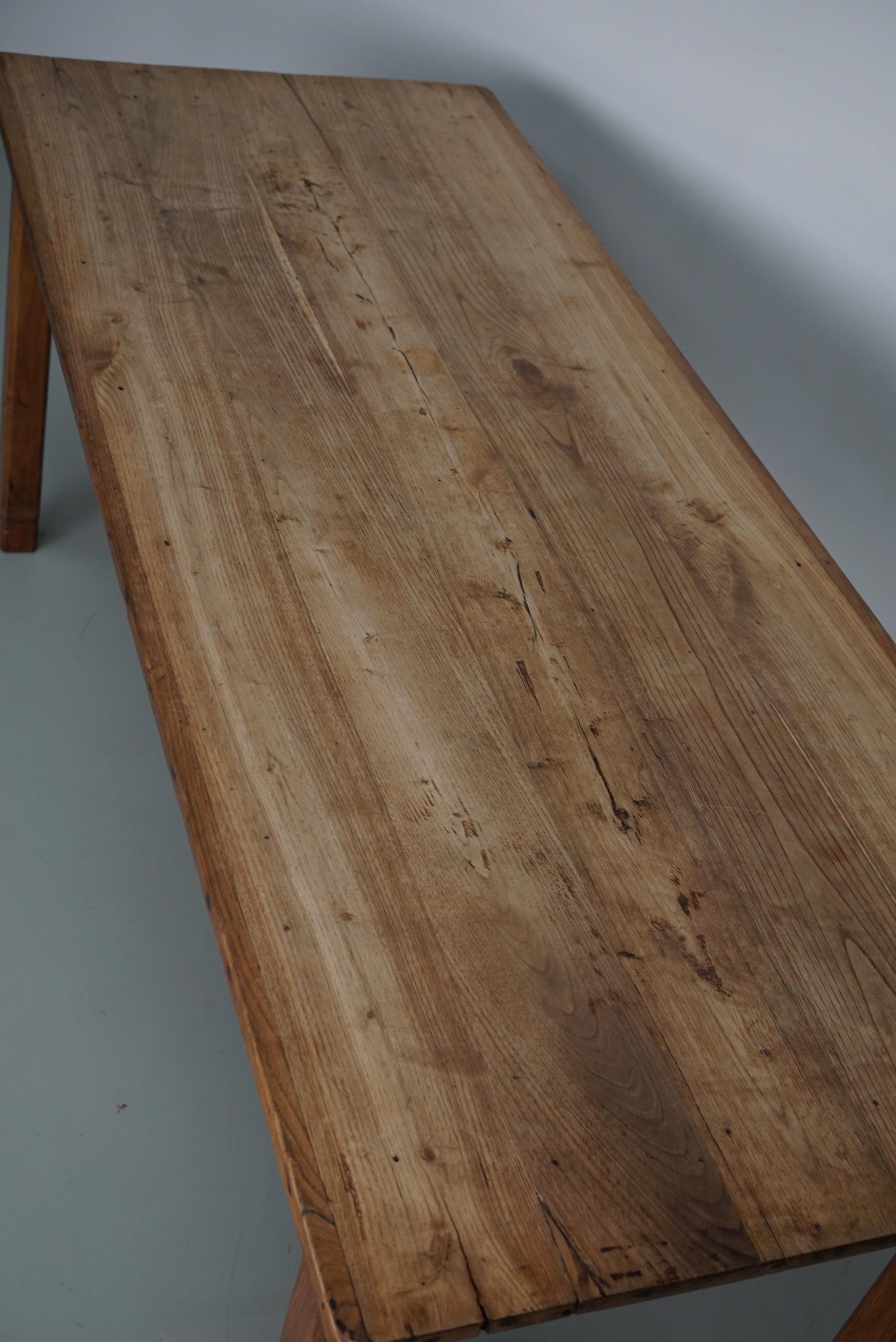 Table de salle à manger rustique française en orme du début du 20e siècle en vente 10