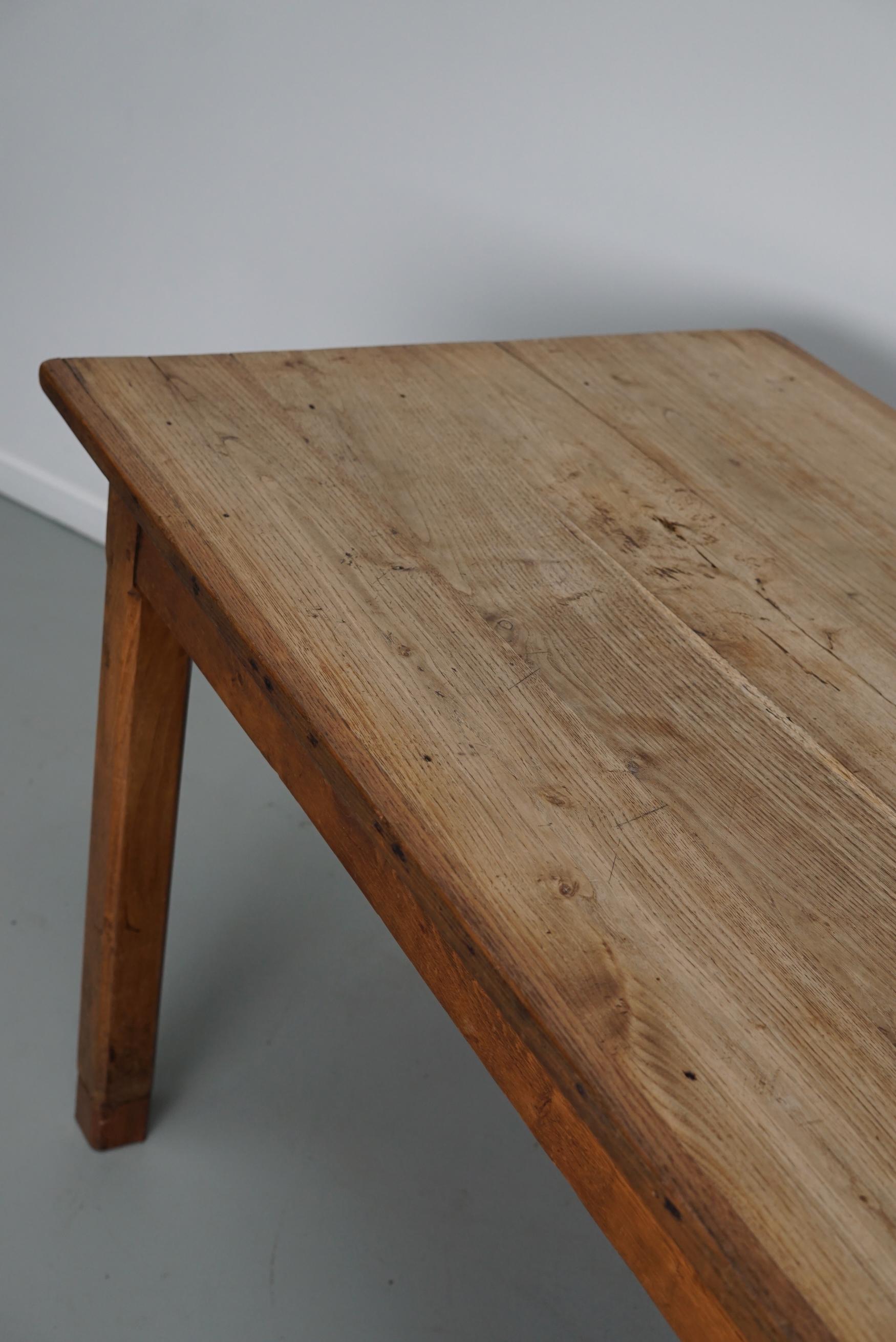 Table de salle à manger rustique française en orme du début du 20e siècle en vente 11