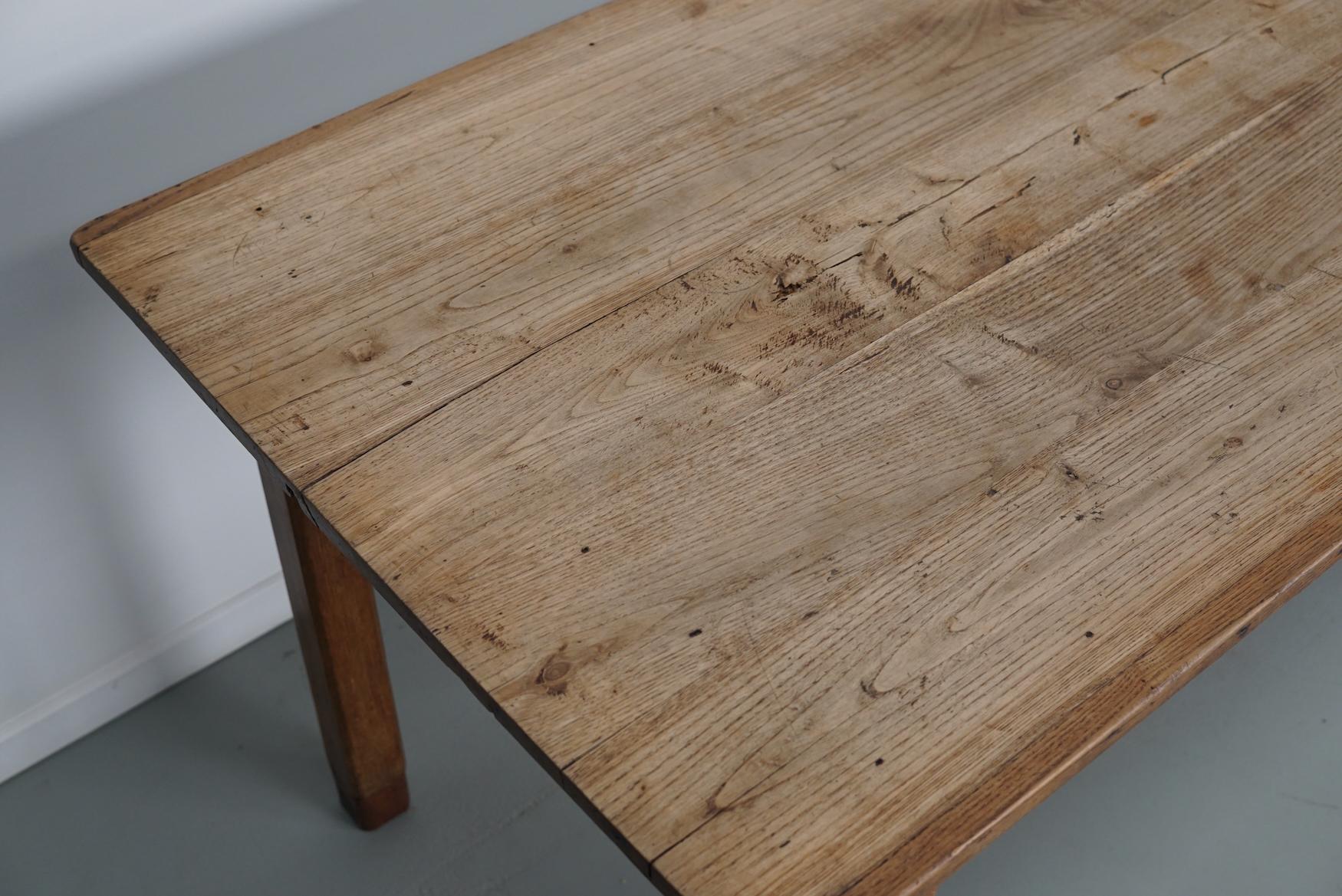 20ième siècle Table de salle à manger rustique française en orme du début du 20e siècle en vente