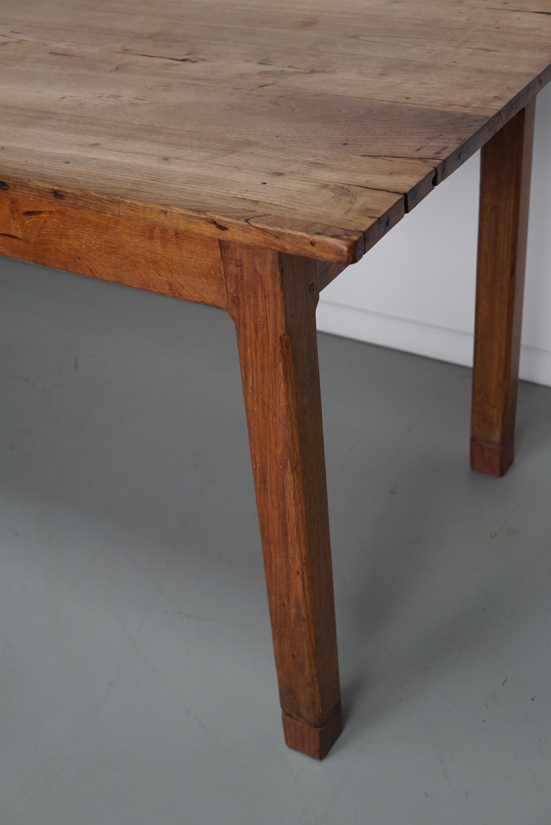 Orme Table de salle à manger rustique française en orme du début du 20e siècle en vente