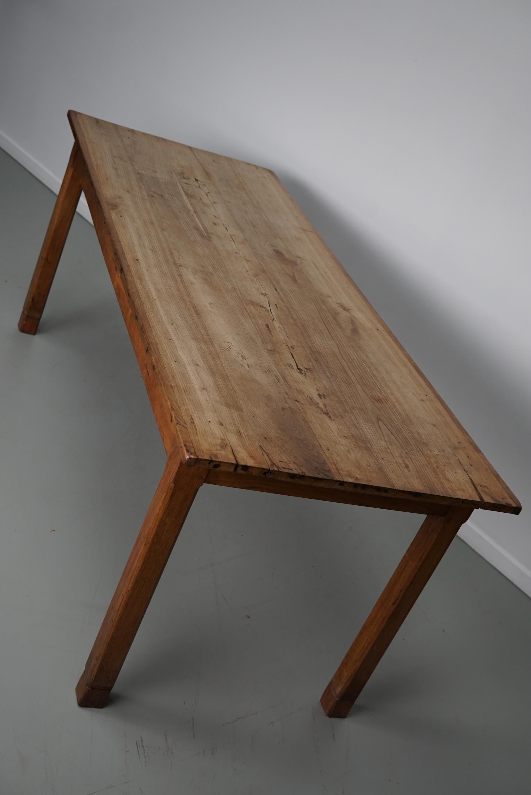 Table de salle à manger rustique française en orme du début du 20e siècle en vente 2
