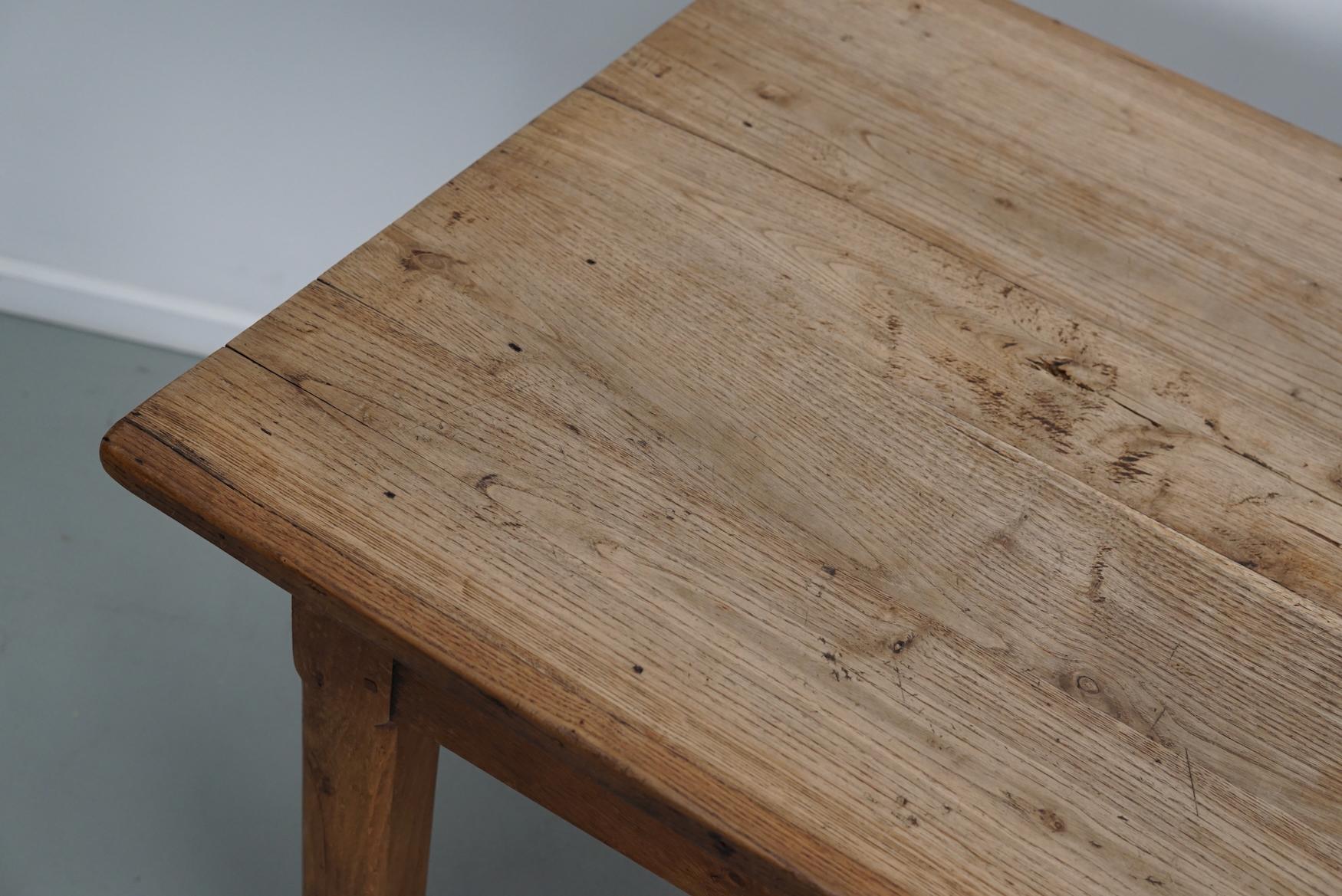 Table de salle à manger rustique française en orme du début du 20e siècle en vente 3