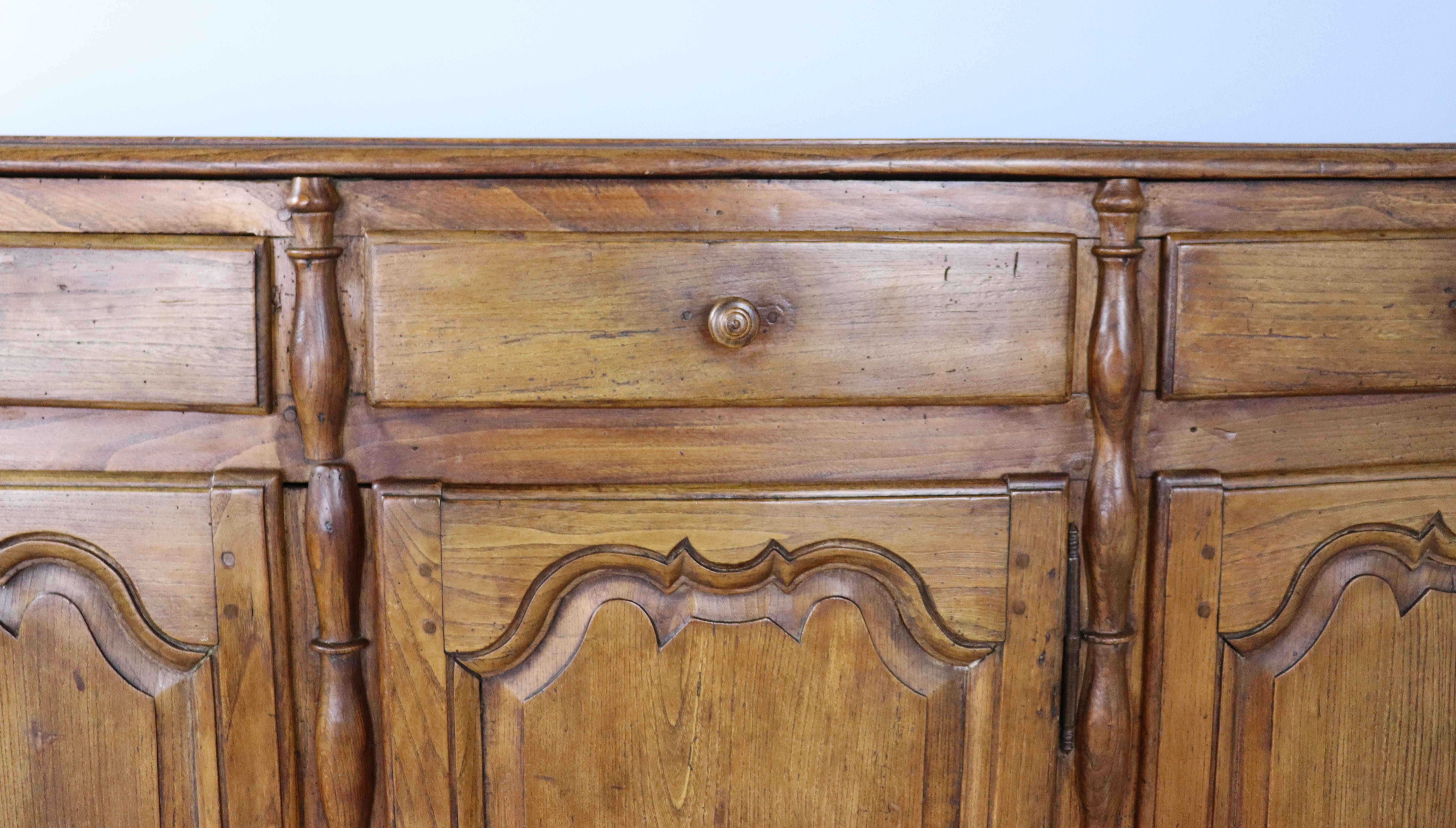 Antique Elm Enfilade with Column Detail In Good Condition For Sale In Port Chester, NY