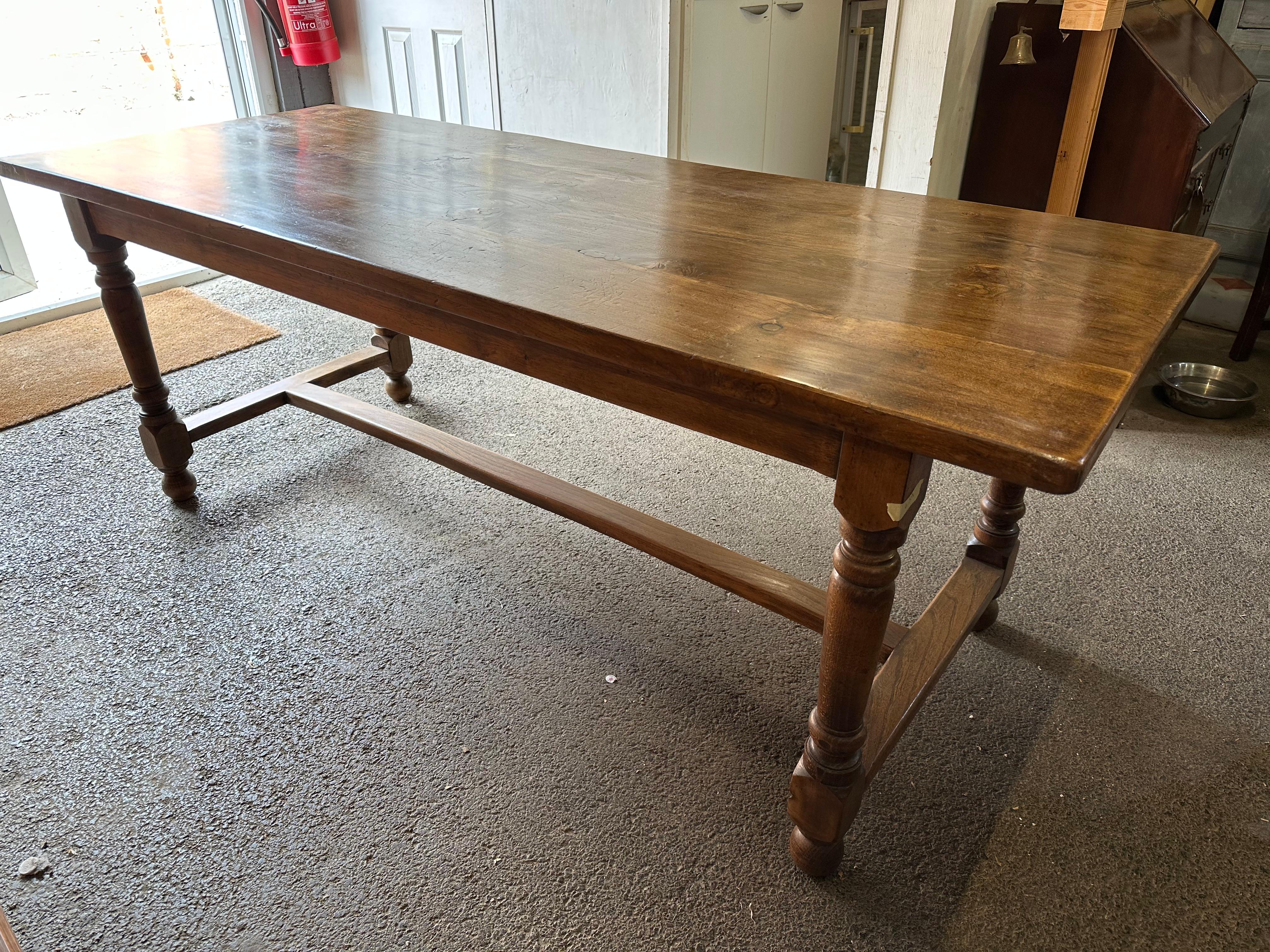 Antique Elm Turned Leg Dining Table Bon état - En vente à Billingshurst, GB