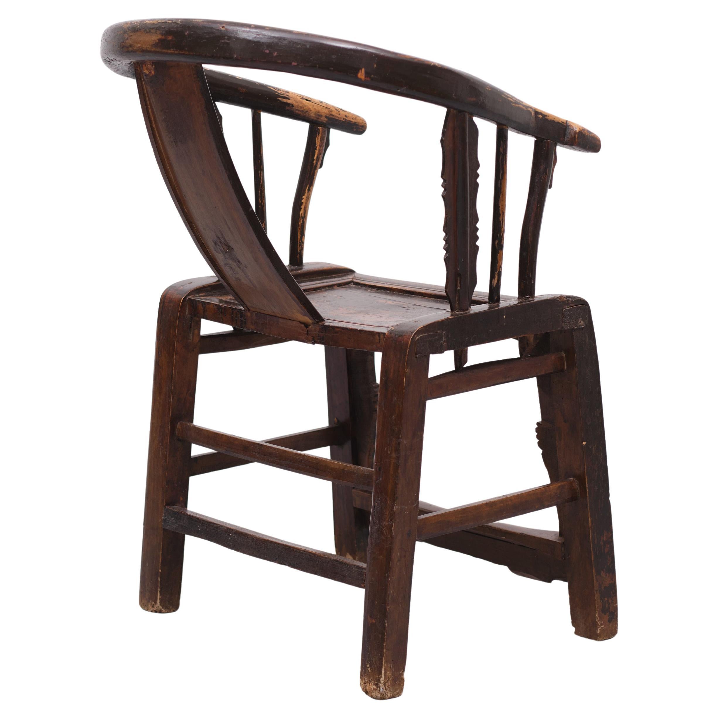 Must love this Chinese armchair beautiful distressed painted finish.
Elm wood. Horseshoe shaped back. the construction is very good.
Lovely decorative chair. Superb patine. 

 