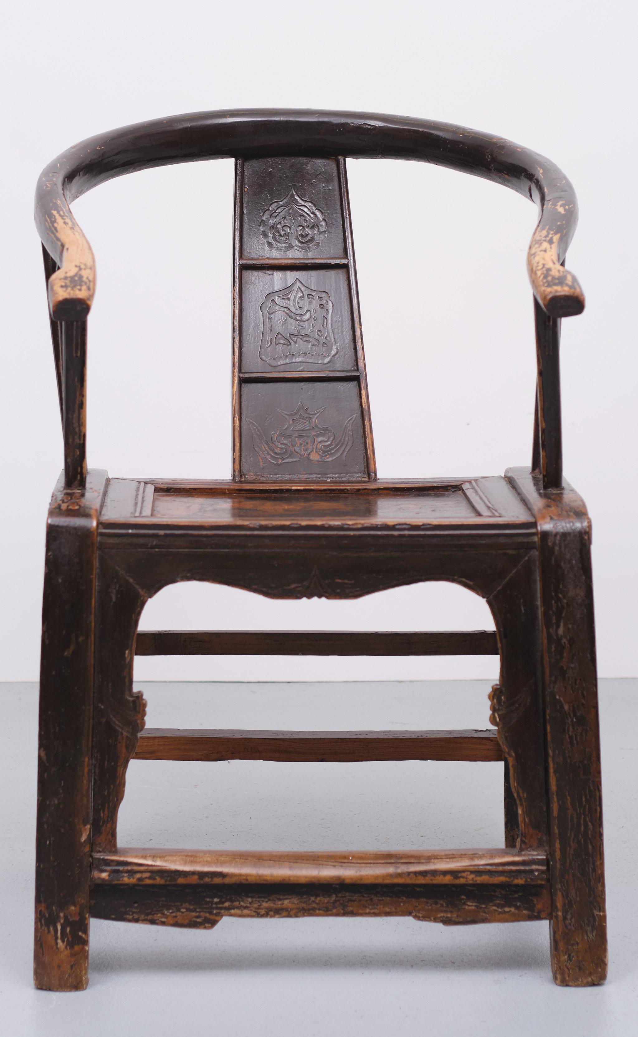 Early 20th Century Antique Elm Wood Horse Shoe Armchair Chinese For Sale