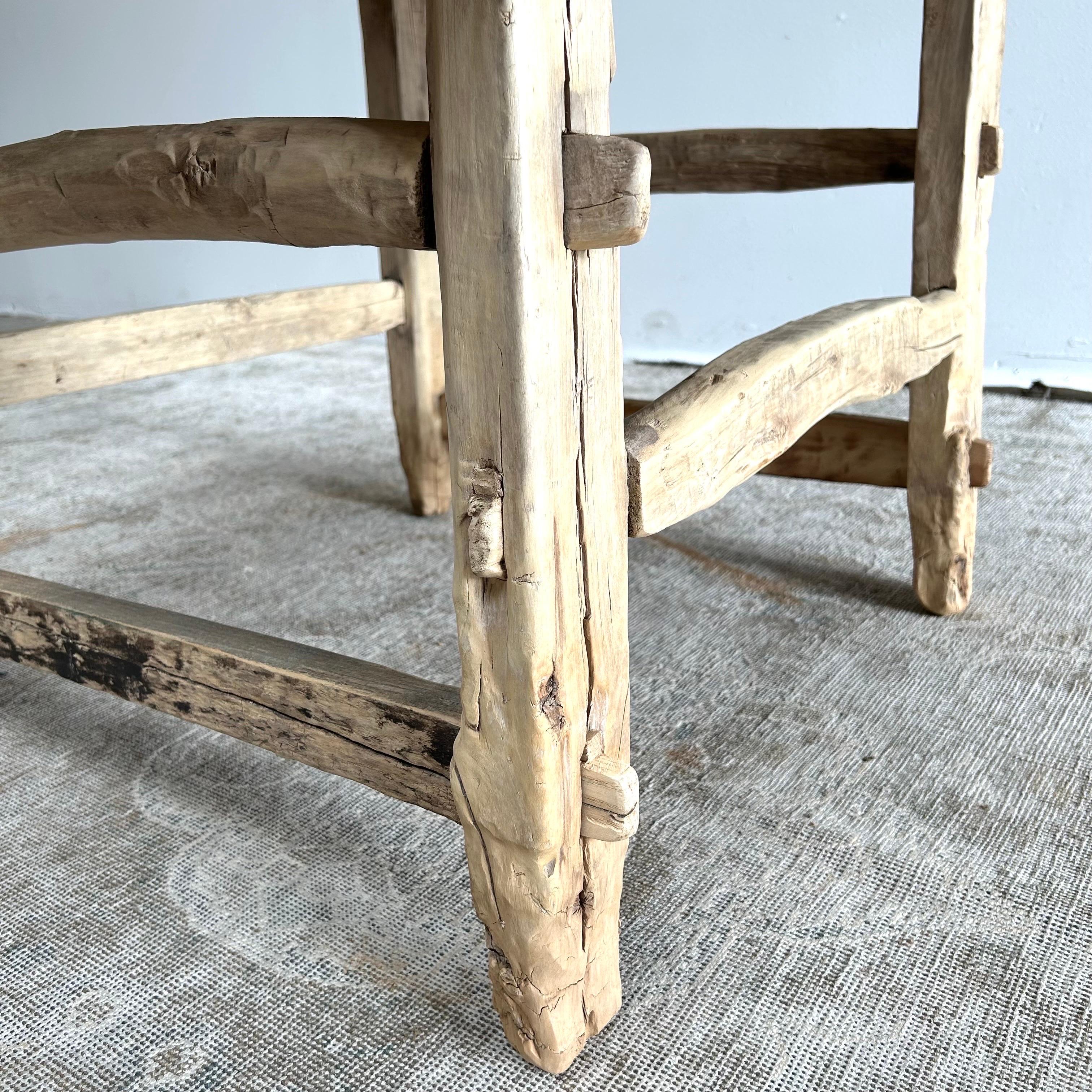 Ancienne table basse ou table basse en bois d'orme en vente 6
