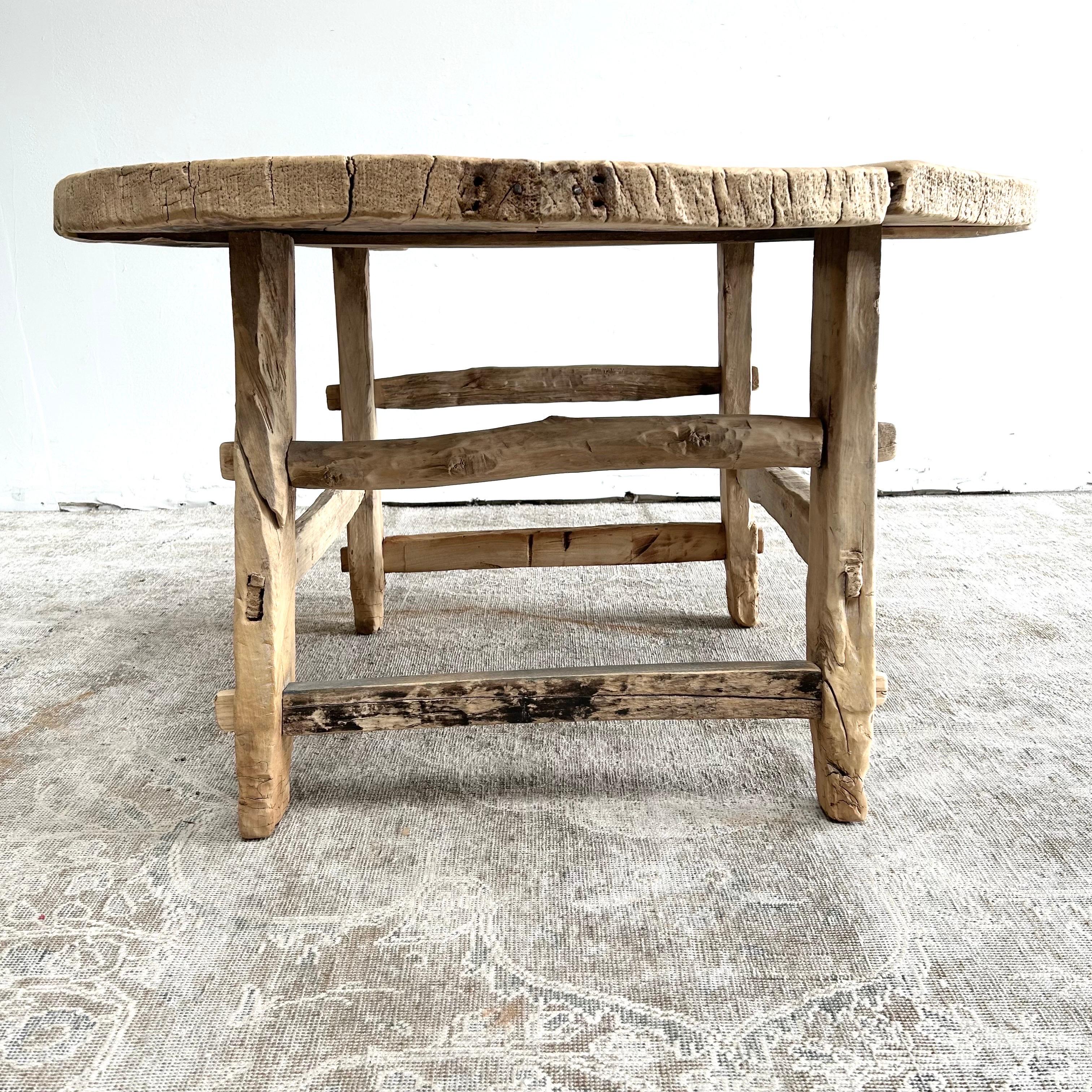 Ancienne table basse ou table basse en bois d'orme en vente 4