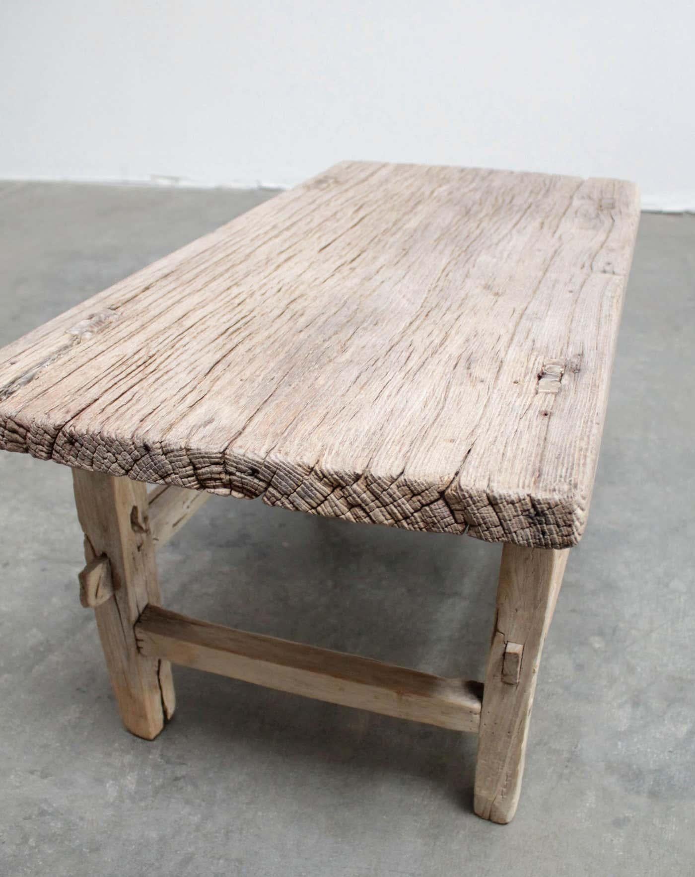 Table basse ancienne en bois d'Elmwoods en vente 2