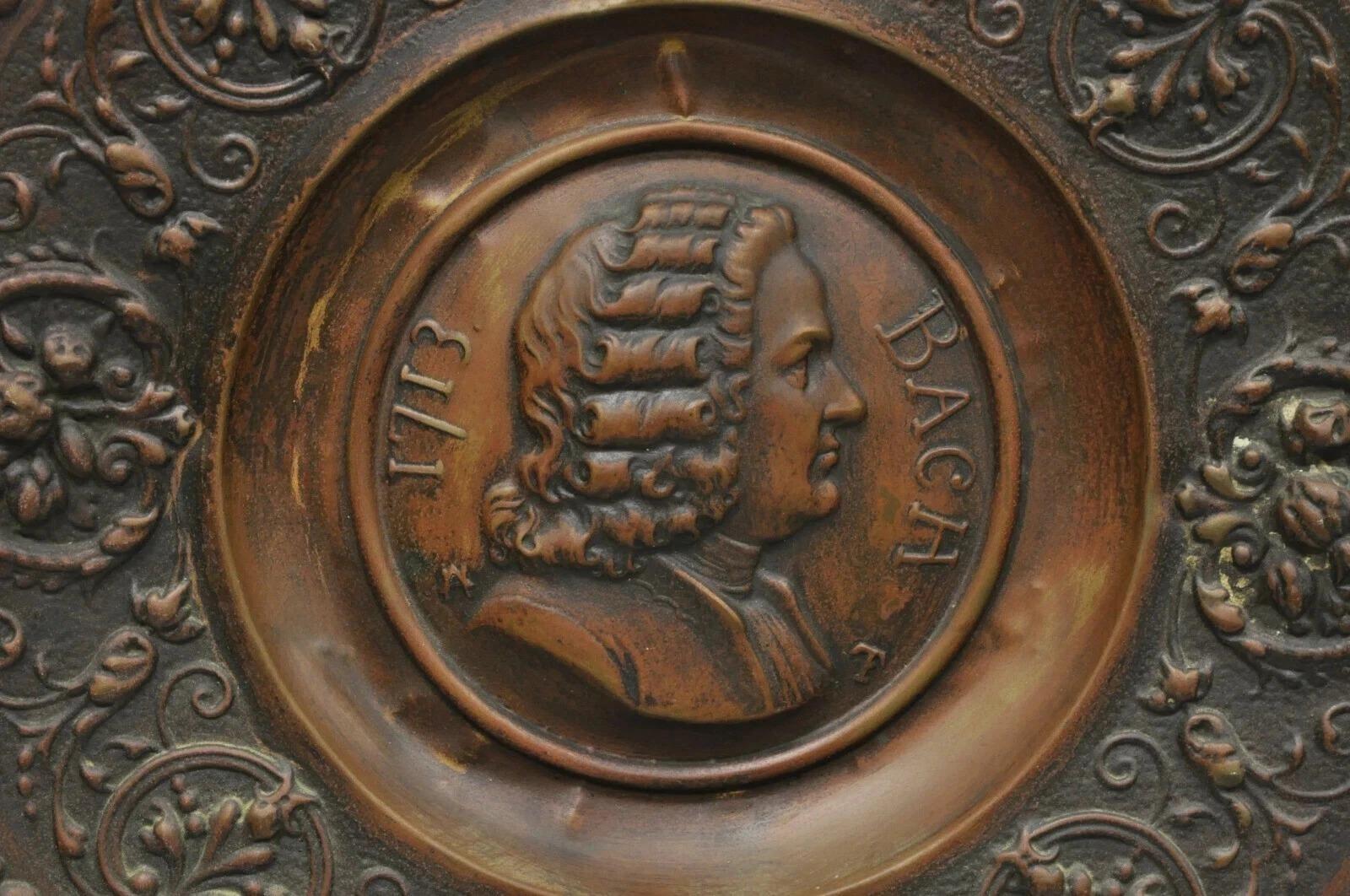 Antique Embossed Copper Neoclassical Bach and Haendel Charger Plates - a Pair (20. Jahrhundert) im Angebot