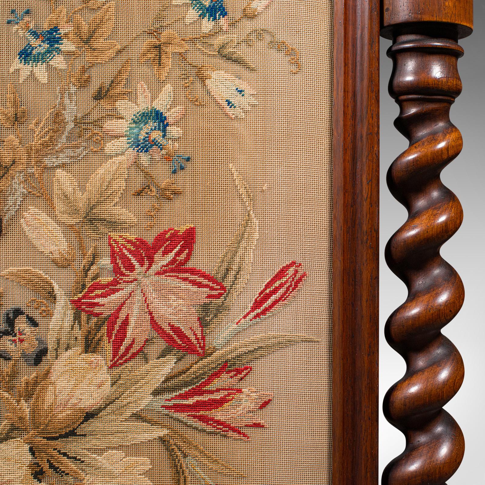 Antique Embroidered Fire Screen, English, Walnut, Needlepoint, Early Victorian in vendita 3