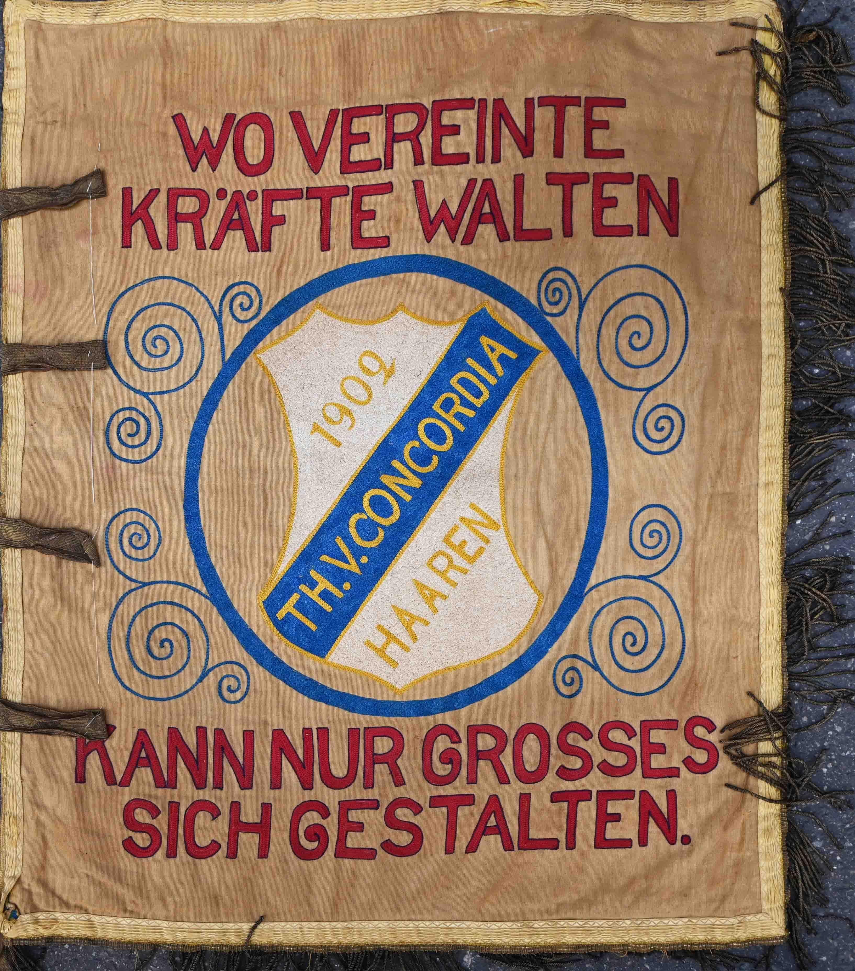 20ième siècle Drapeau brodé ancien - Theaterverein Concordia Haaren (1902) - N 1581 en vente