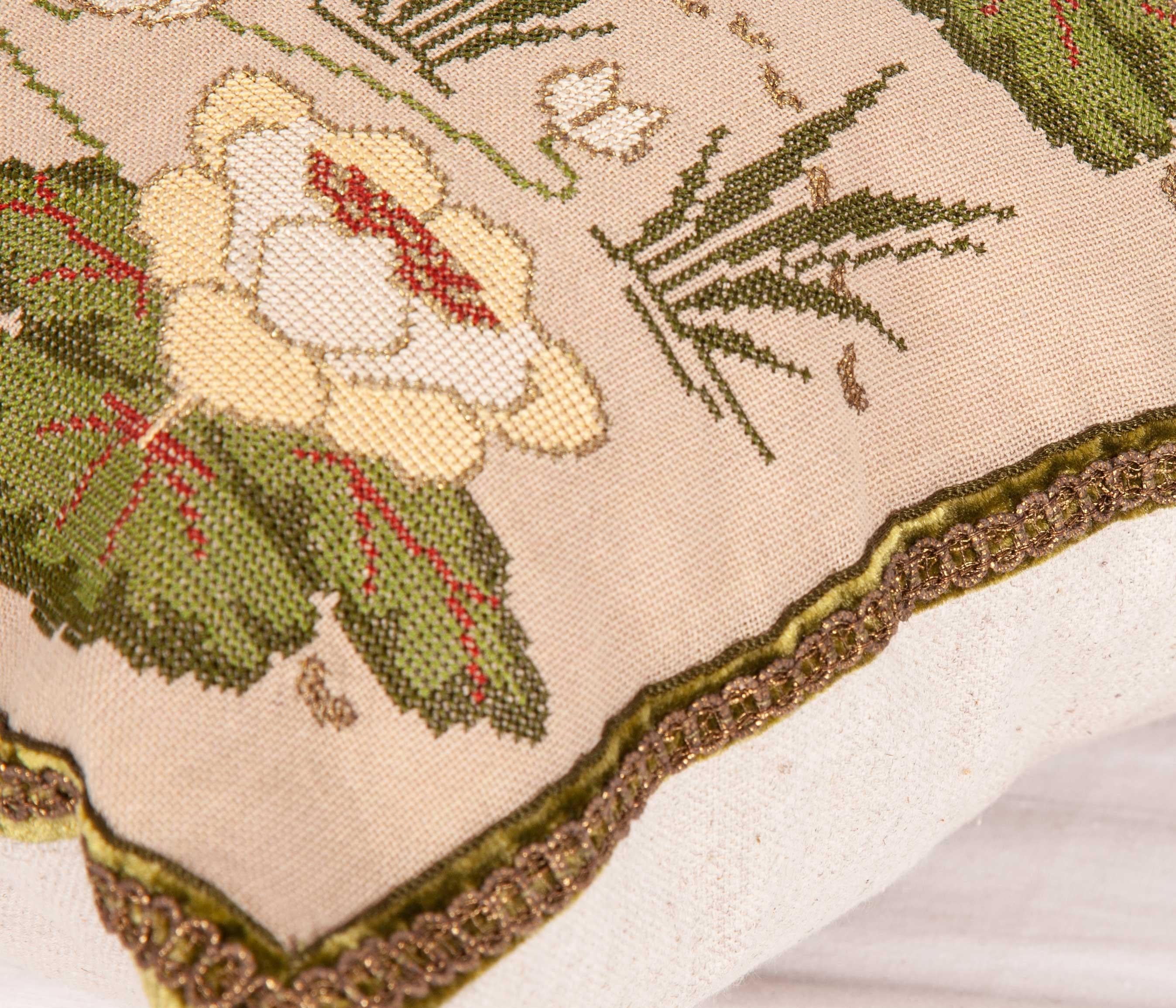 Antique Embroidered Pillow from Eastern Europe, Bulgaria, Early 20th Century In Good Condition For Sale In Istanbul, TR