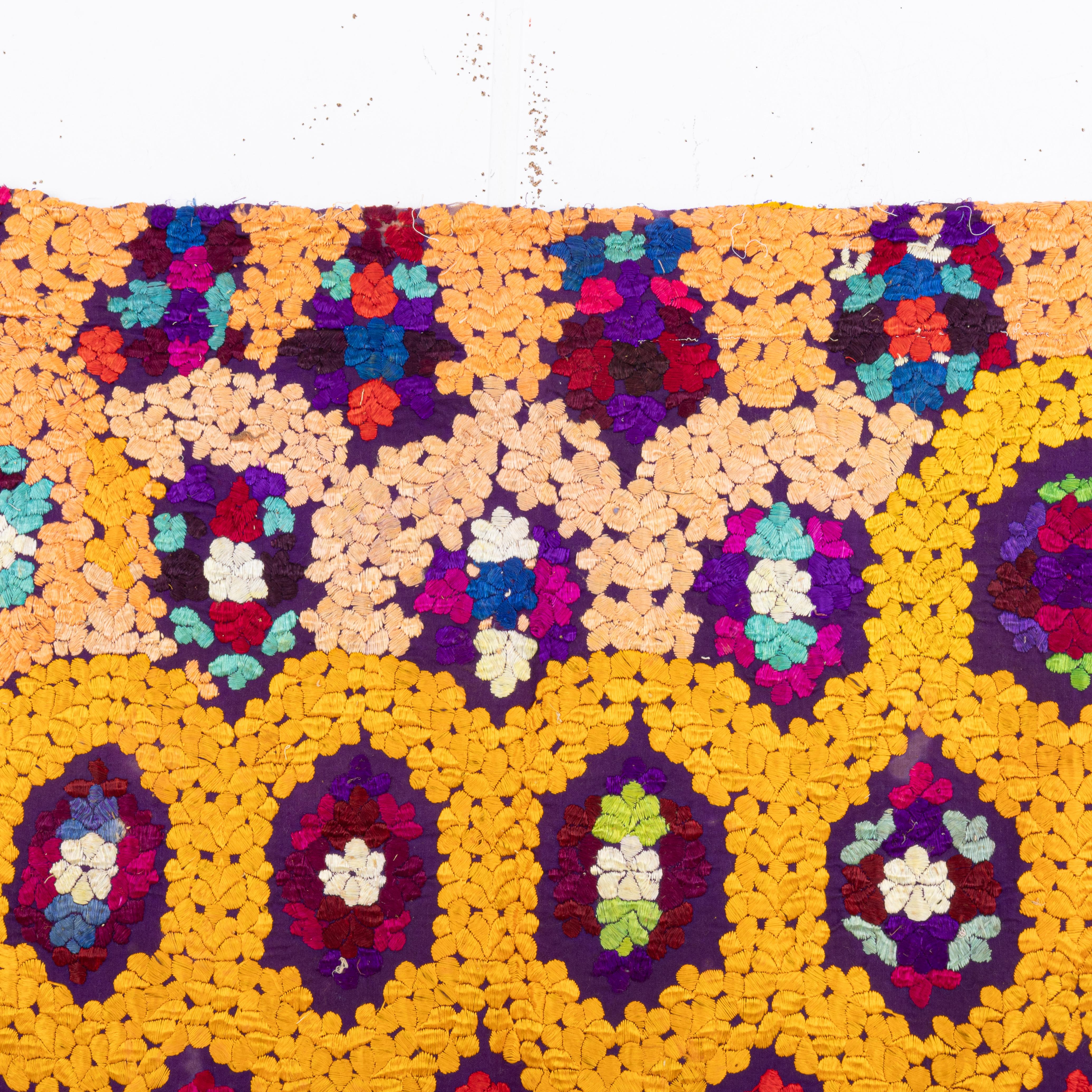 Fragmento de Bordado Antiguo de Rabat, Marruecos Suzani en venta