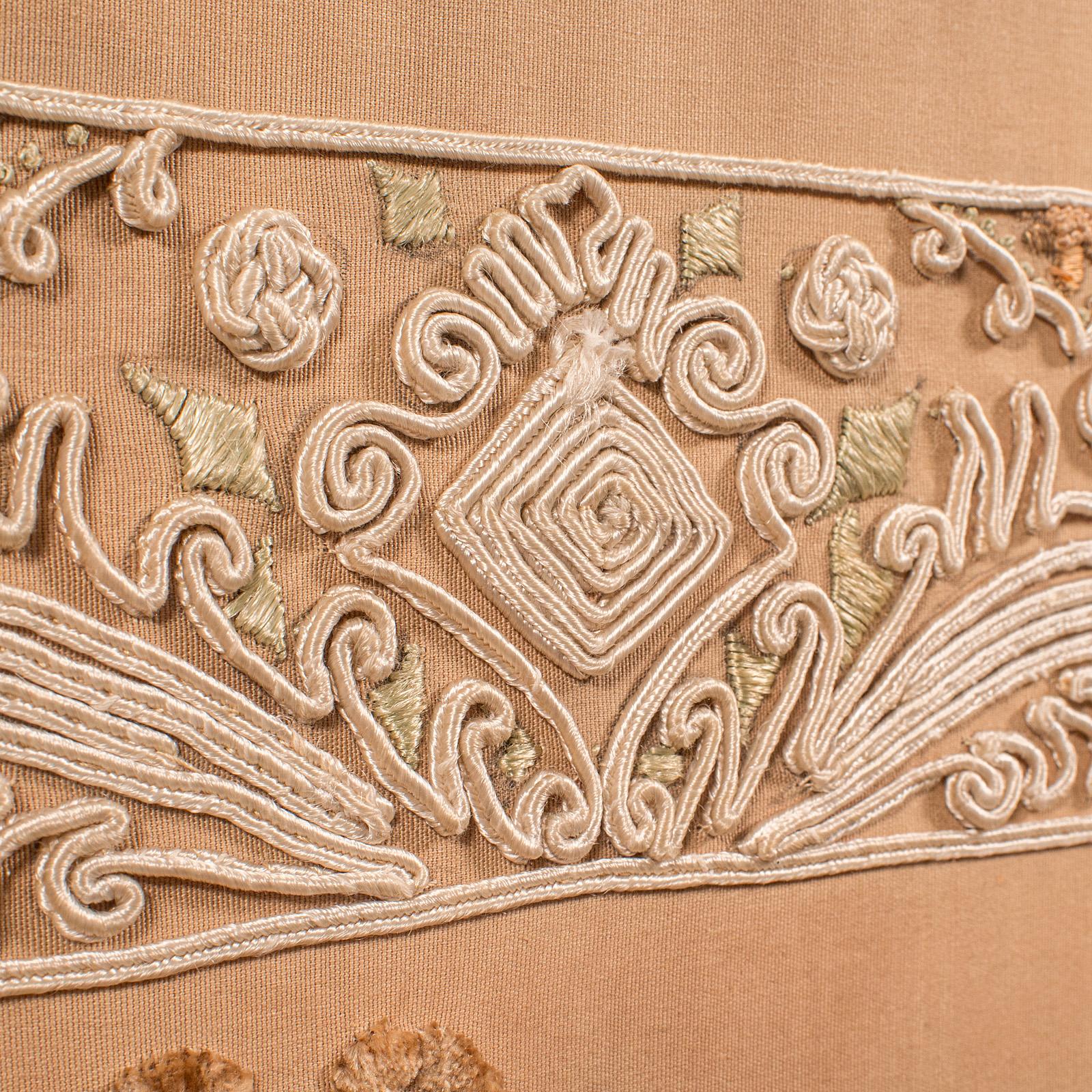 Échantillon de technique de broderie ancienne, anglais, exposition à l'aiguille, vers 1915 en vente 4